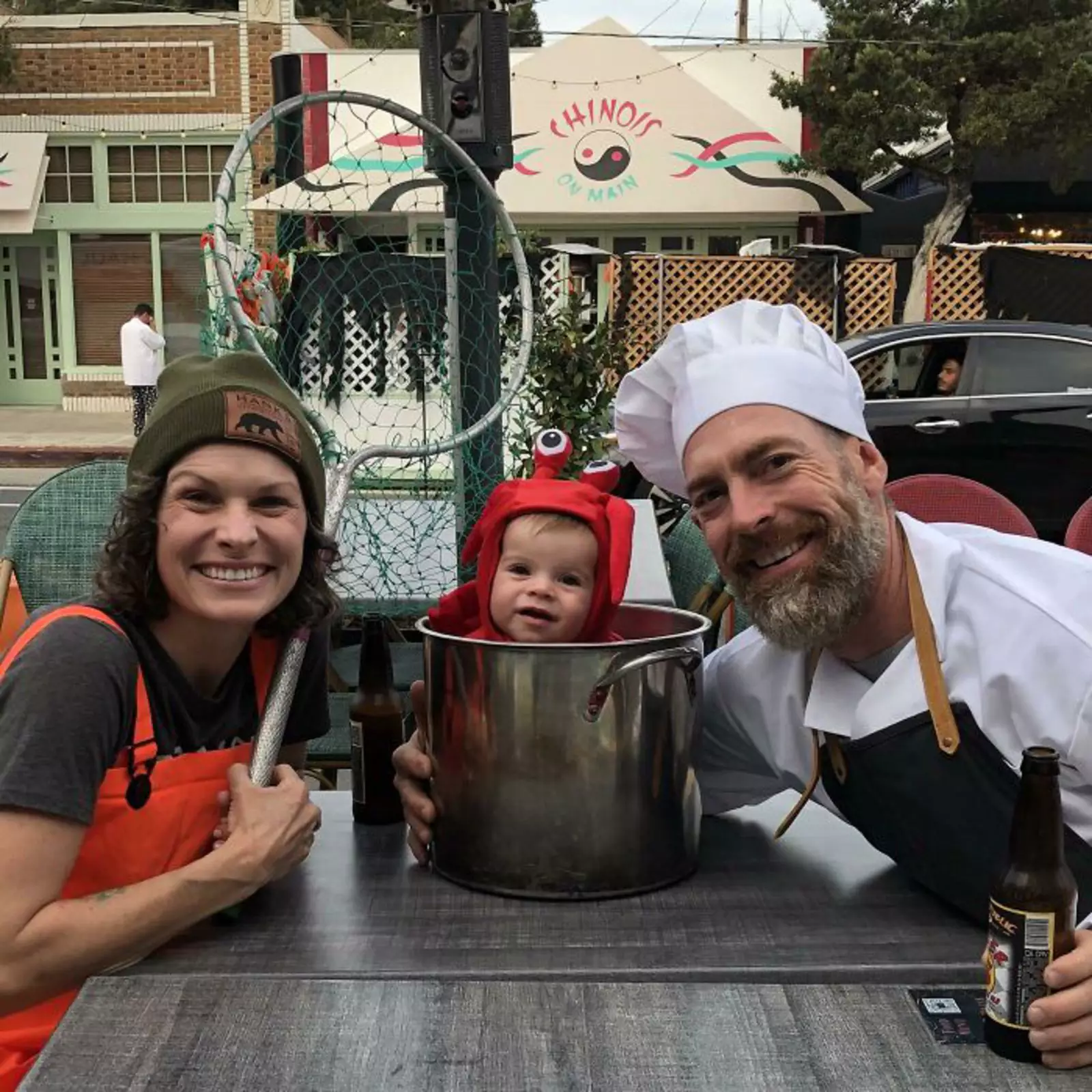 «Заметил эту семью в прошлом году. Потрясающая идея для костюма». «Заметил эту семью в прошлом году. Потрясающая идея для костюма».