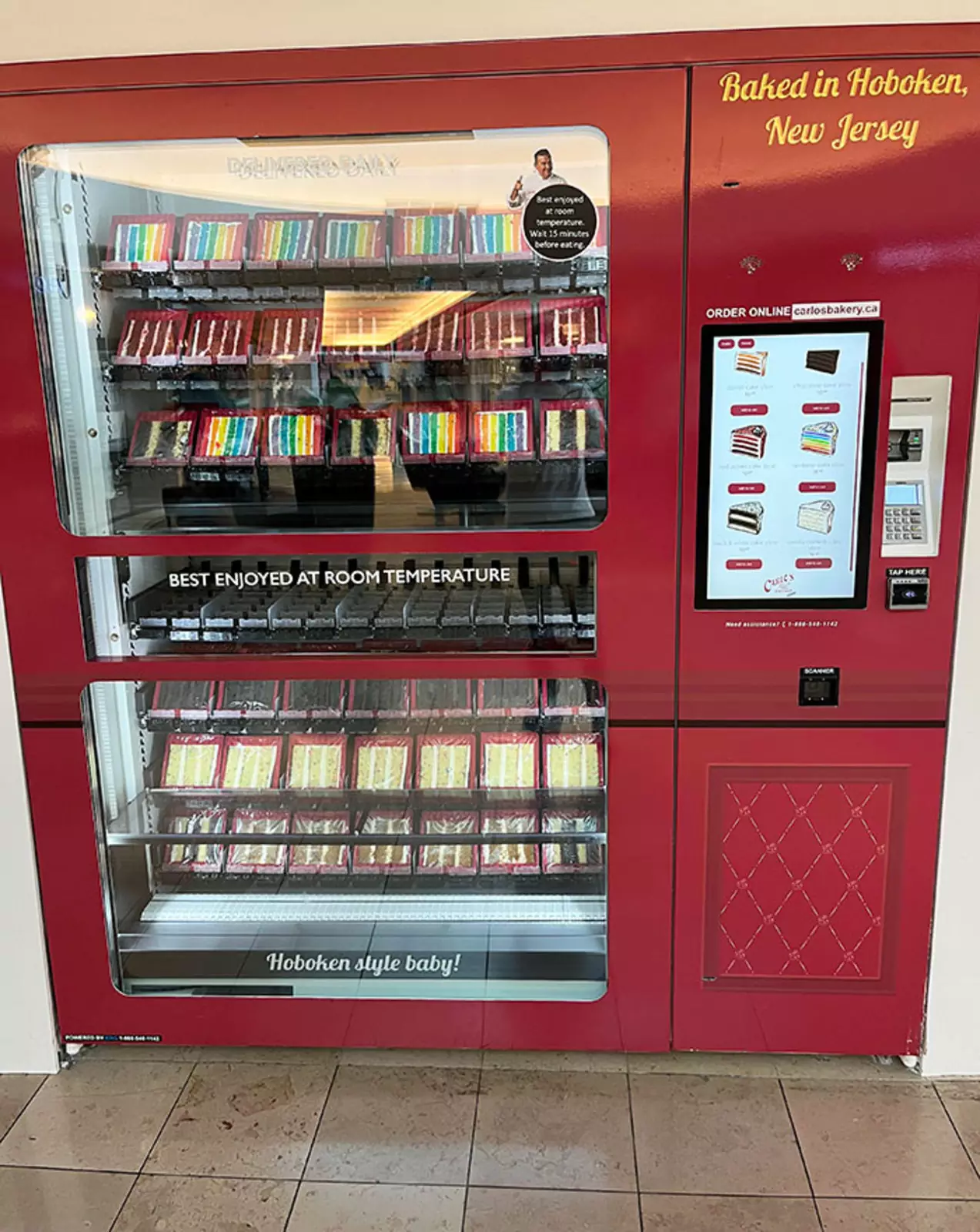 Торговый автомат с тортами в Торонто.
