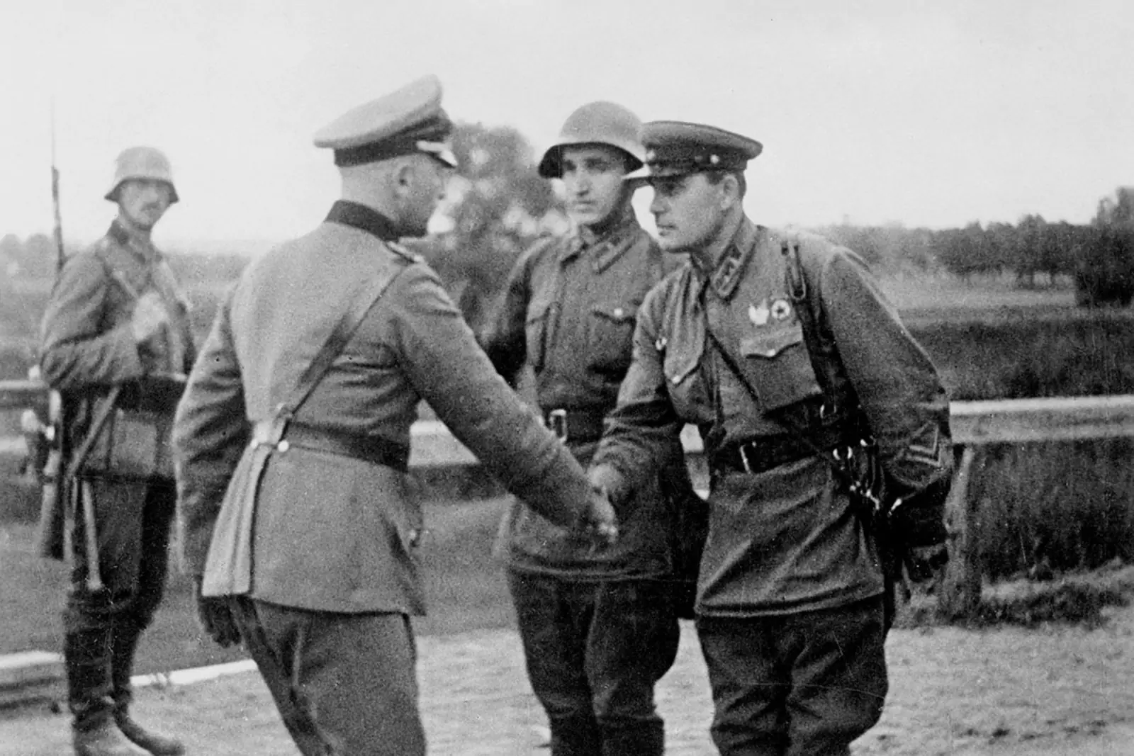 Встреча немецкого офицера с советским в Польше 