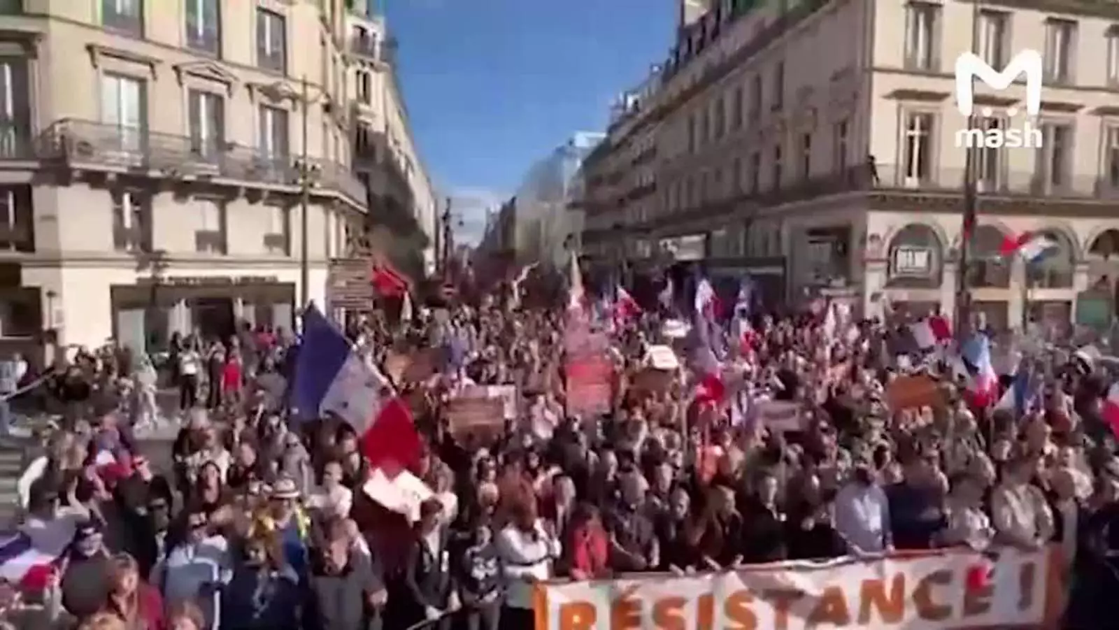 10 тыс октябре. Франция люди на улицах. Забастовки во Франции. Забастовки в Европе. Митинги в Европе.
