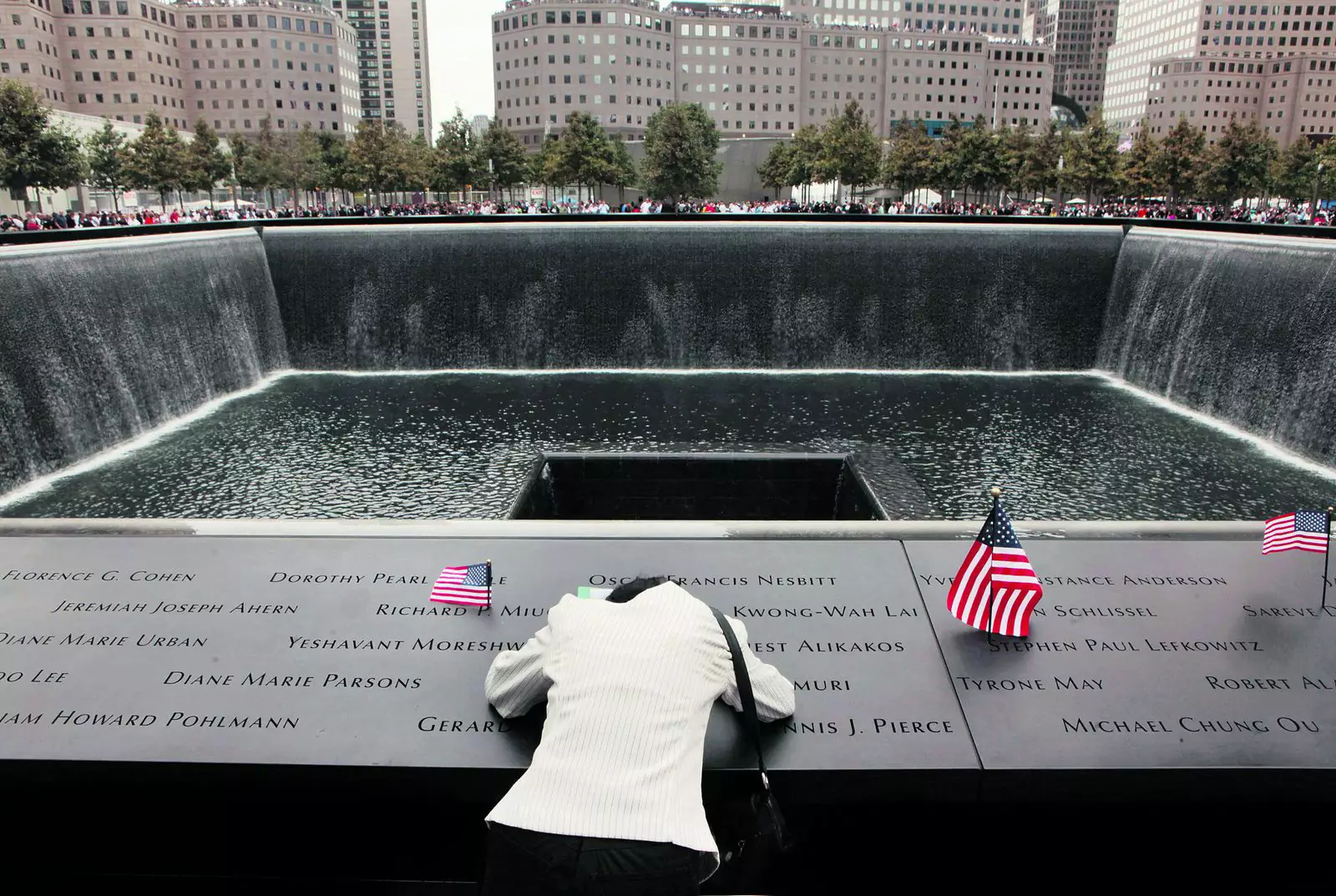 Не делайте селфи рядом с мемориалом в честь жертв, погибших 11 сентября.
