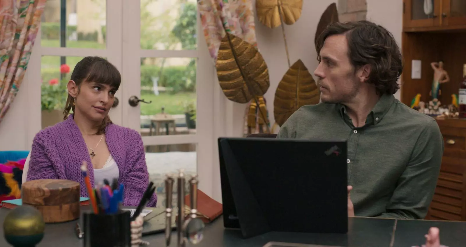 Начинается фильм оригинально - а вот продолжается уже полностью по канонам. Начинается фильм оригинально - а вот продолжается уже полностью по канонам.