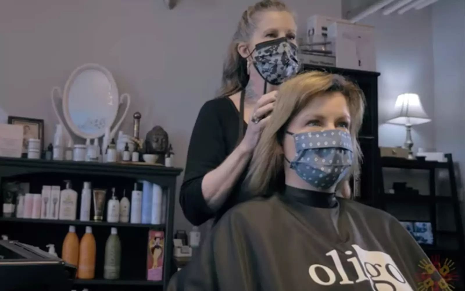 Программа Sty-Lives учит парикмахеров выявлять признаки рака кожи, которые могут появляться на коже головы, ушах, шее и лице людей.