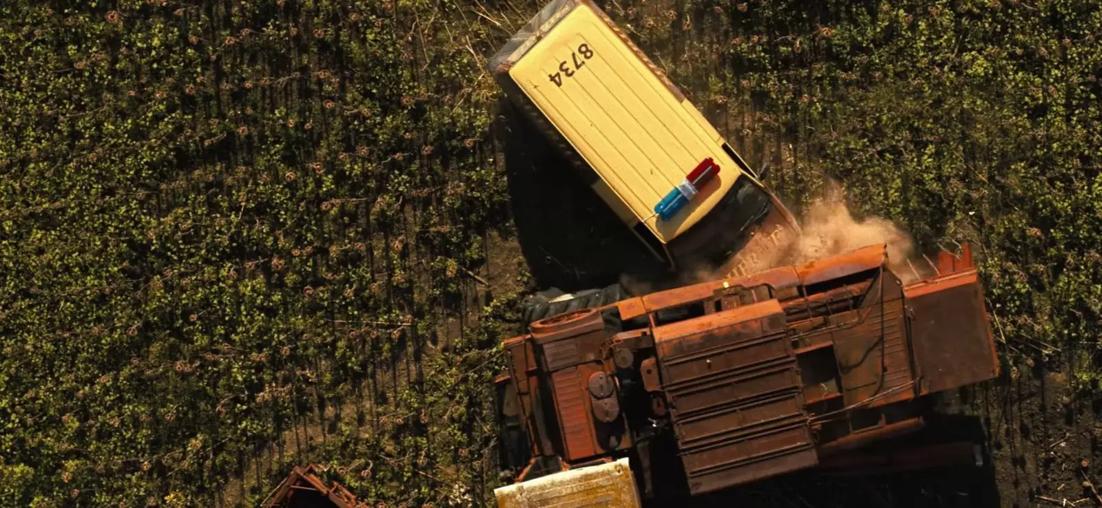 Песочно-желтые тона окружающего мира - вот каким Техас предстает в глазах франшизы про Кожаное Лицо. Песочно-желтые тона окружающего мира - вот каким Техас предстает в глазах франшизы про Кожаное Лицо.