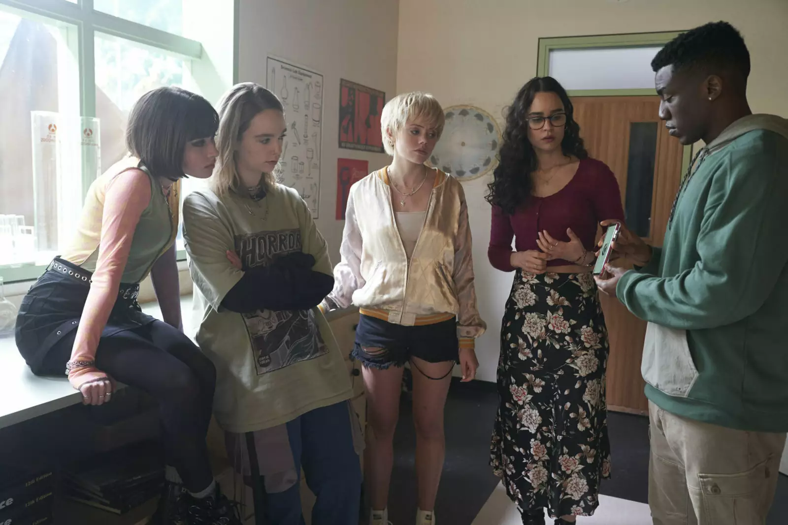 Многие могут бросить сериал на третьей серии, не зная, что самый вкус и замес их ждет буквально со следующего эпизода.