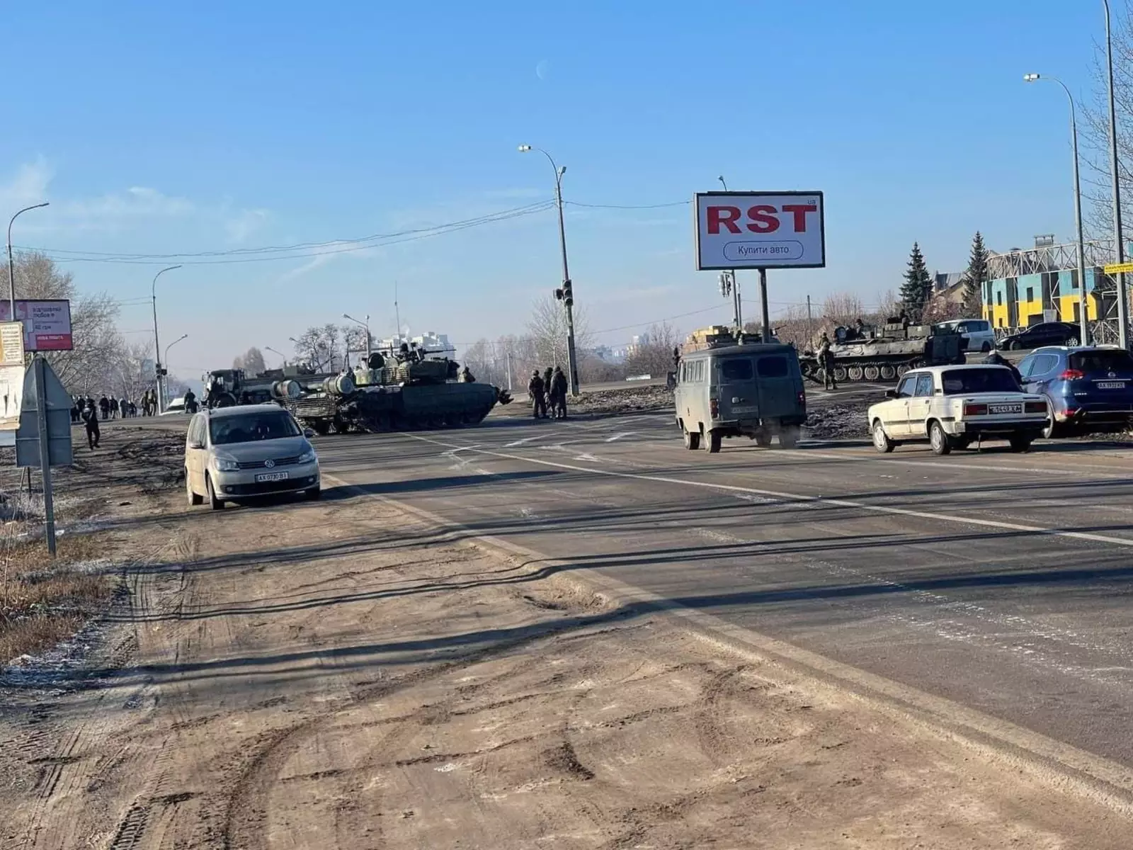 Российские танки в пригороде Харькова 