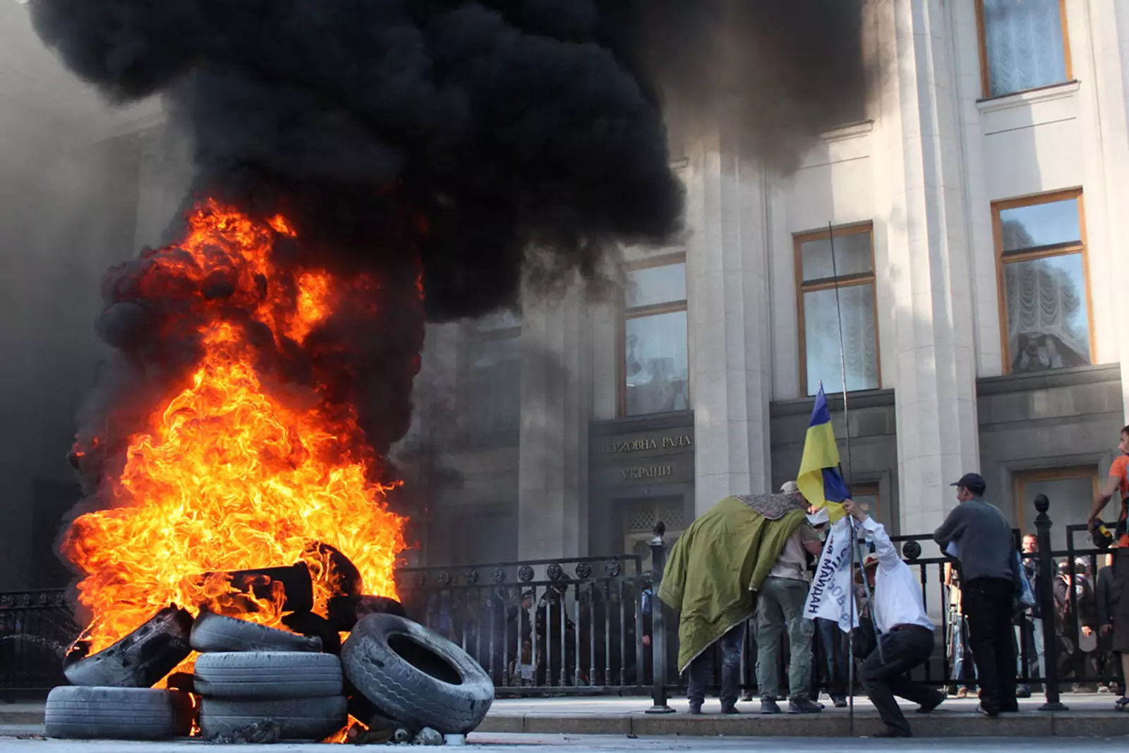 Акции протеста у здания Верховной рады Украины