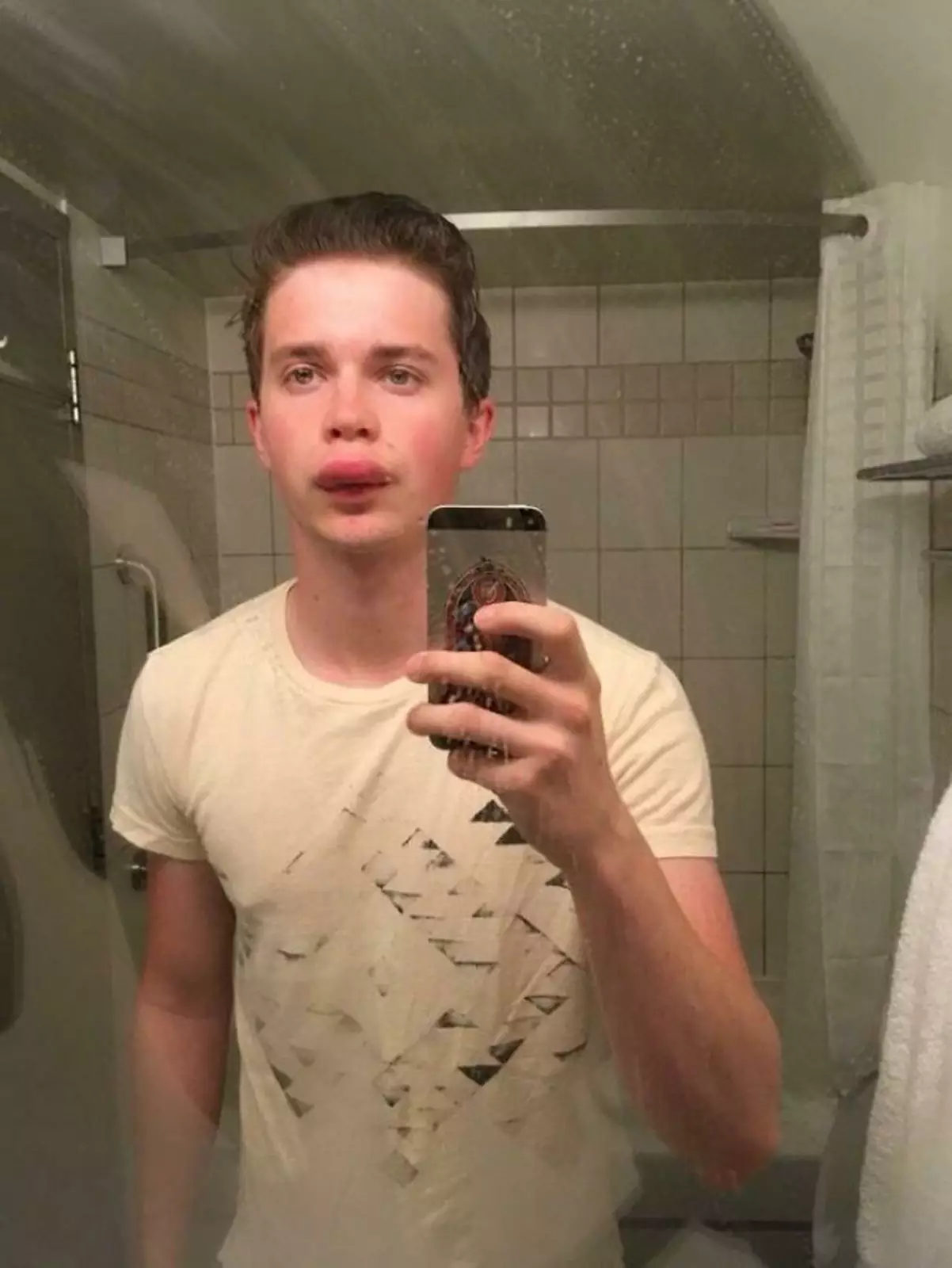 «Итак, на прошлой неделе я начал работать пчеловодом». «Итак, на прошлой неделе я начал работать пчеловодом».