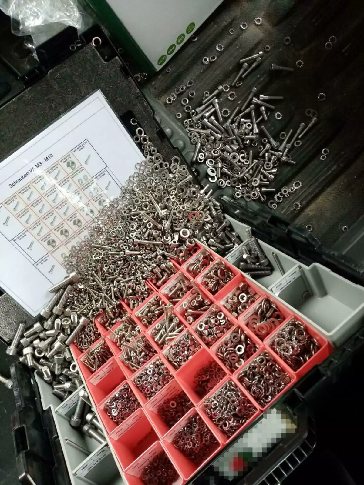 «Я уронил этот ящик в тот момент, когда собрался идти домой». «Я уронил этот ящик в тот момент, когда собрался идти домой».