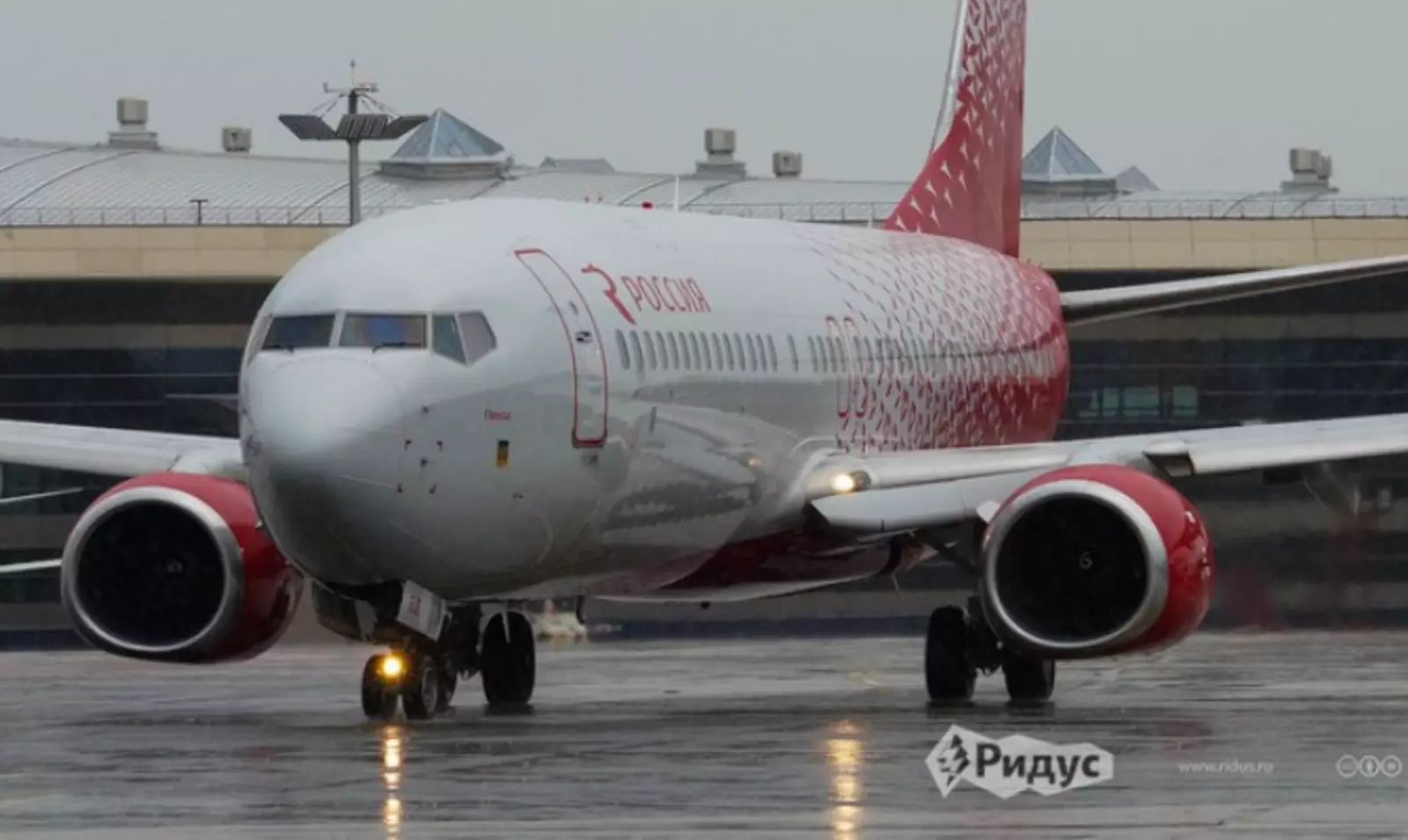 Самолет авиакомпании "Россия" Самолет авиакомпании "Россия"