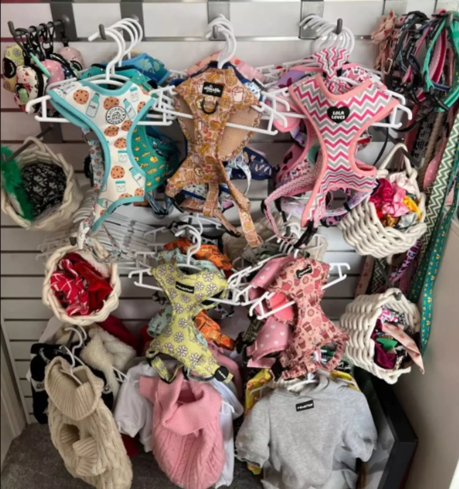 Небольшая часть нарядов Луны. Небольшая часть нарядов Луны.