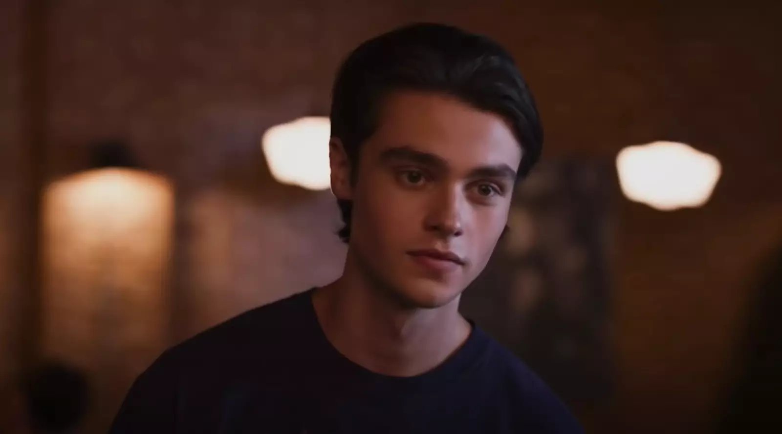 Мало того, что нас пытались убедить в том, что 21-летний на момент съемок Феликс играет 15-летнего. Так еще и посреди первого сезона оказывается, что Маркус был девственником до встречи с Джинни. Во все поверю в этой жизни, но только не в это, даже и не пытайтесь, это было явное вранье со стороны персонажа!