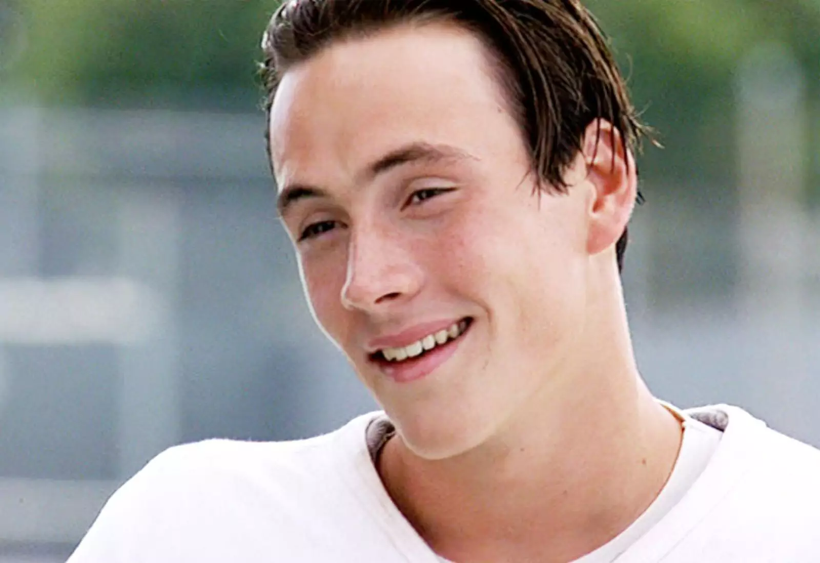 Высокий, симпатичный игрок в лакросс с милой улыбкой - и не пользуется успехом у девчонок? И если в невезучесть по части отношений у других членов четверки главных персонажей "Американского пирога" спокойно верится, то Оз по этому фактору изначально в компанию плохо вписывался.