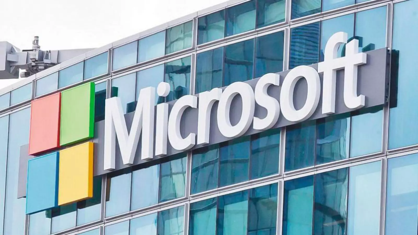 Компания Microsoft официально ушла из России.