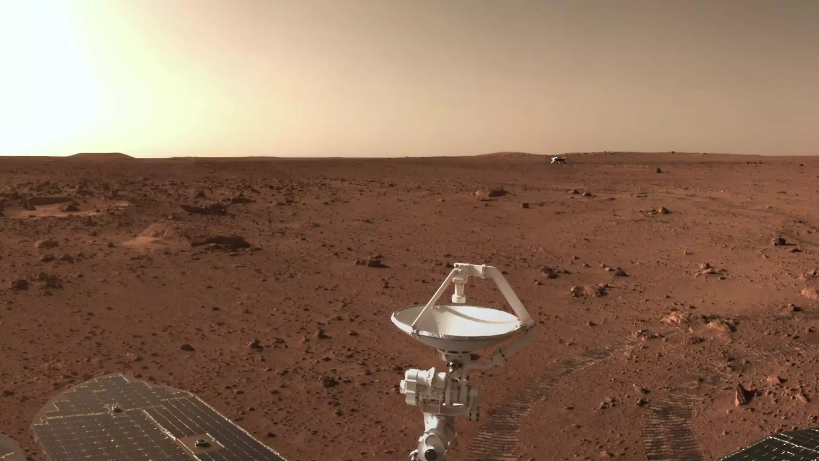 Панорама марсианской равнины, снятая марсоходом Чжуронг.