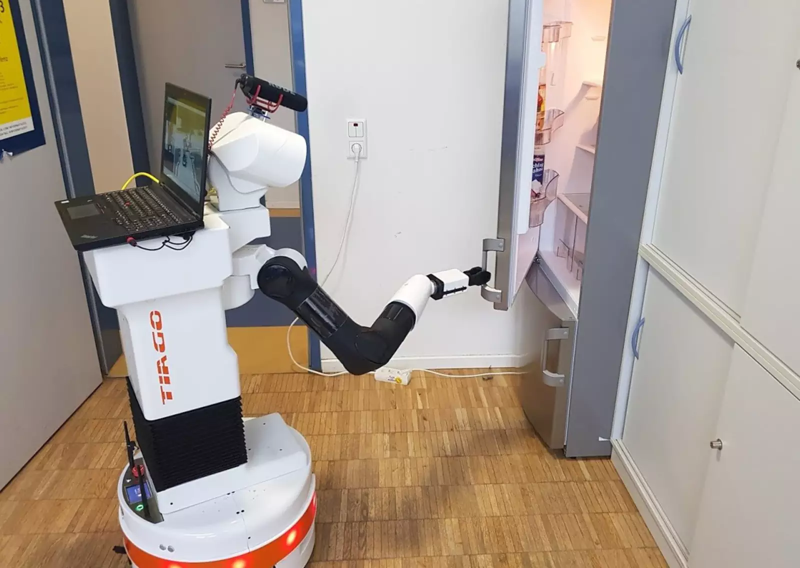 Робот, который научился адаптироваться к меняющимся условиям. Робот, который научился адаптироваться к меняющимся условиям.