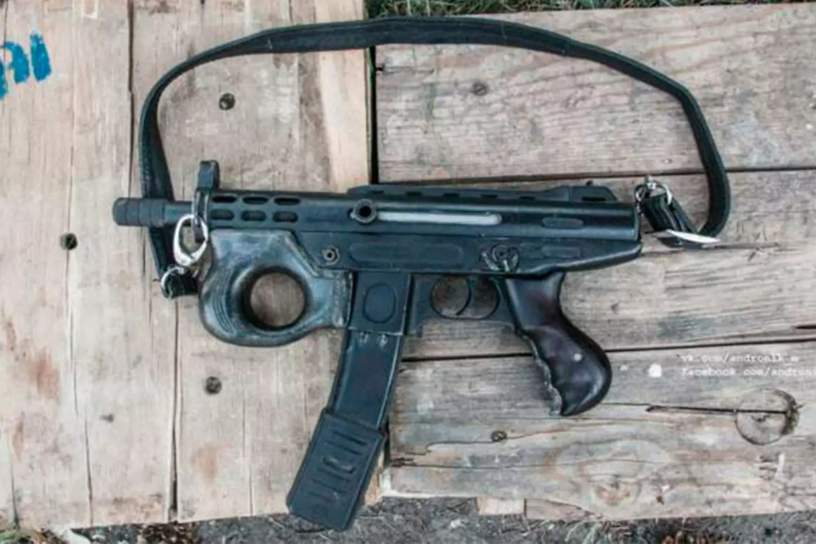 пистолет-пулемет Agram-2000