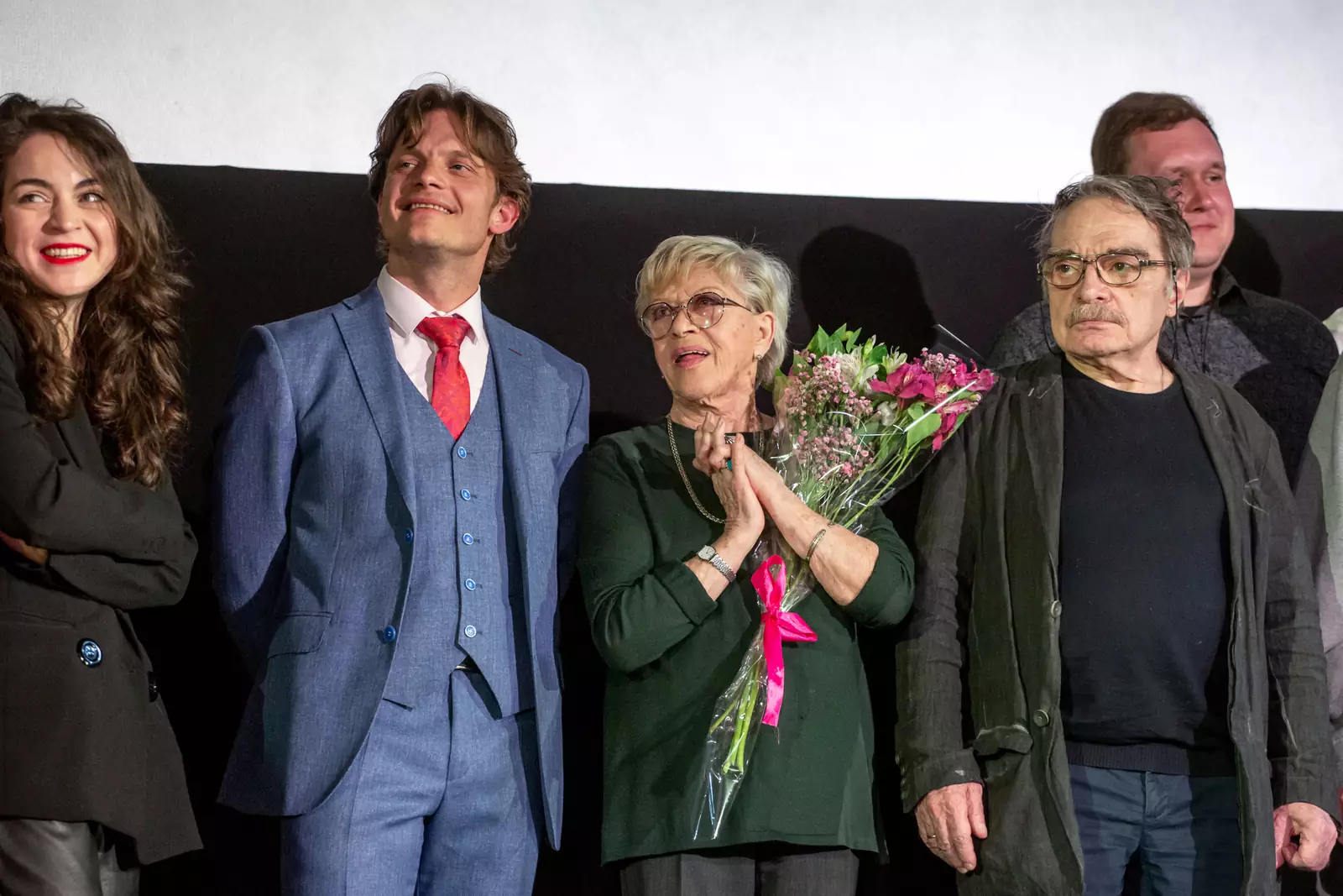 Евгений Ткачук, Алиса Фрейндлих и Александр Адабашьян на премьере фильма "Родители строгого режима" в Санкт-Петербурге.