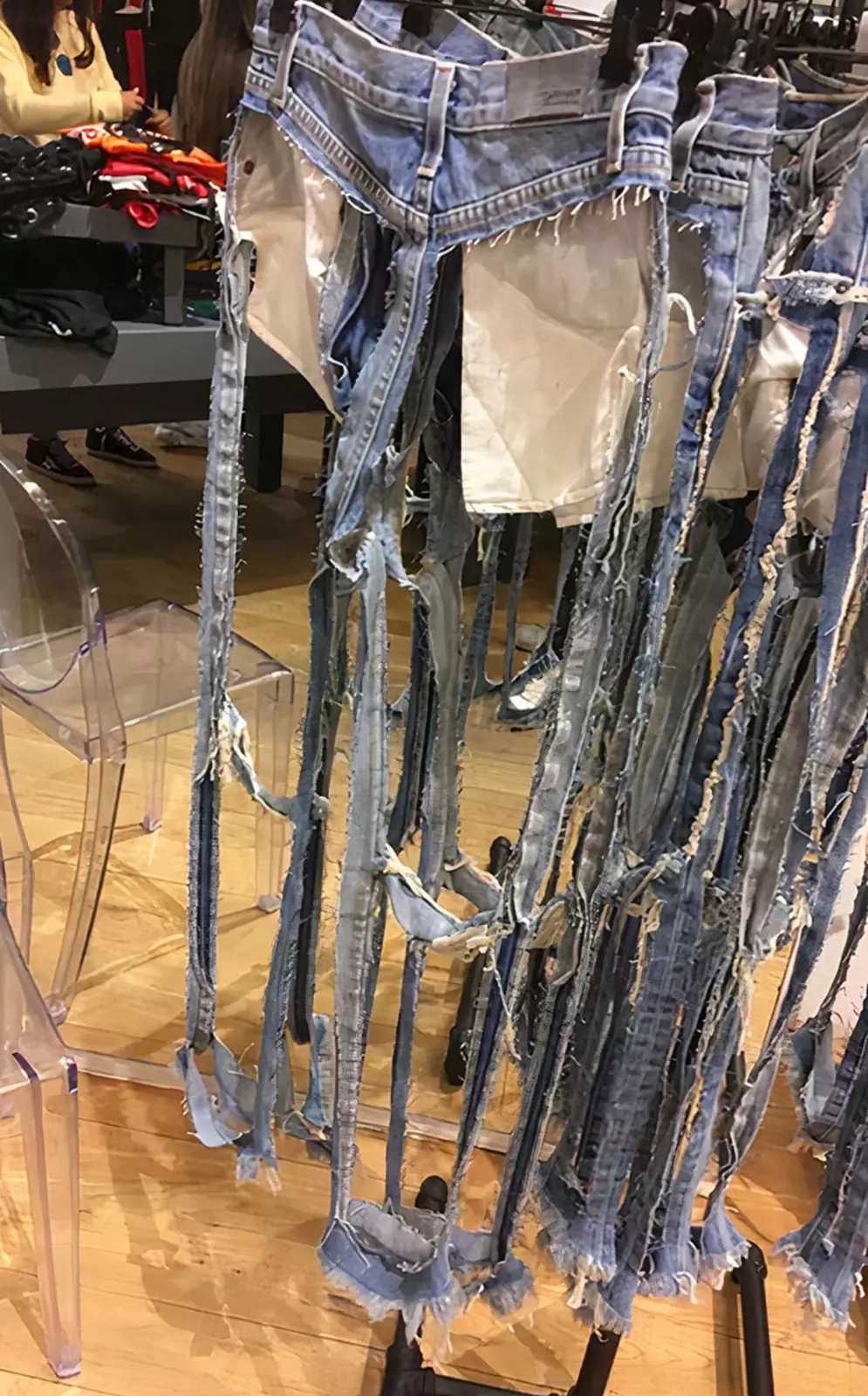 А где джинсы? На них напали росомахи?