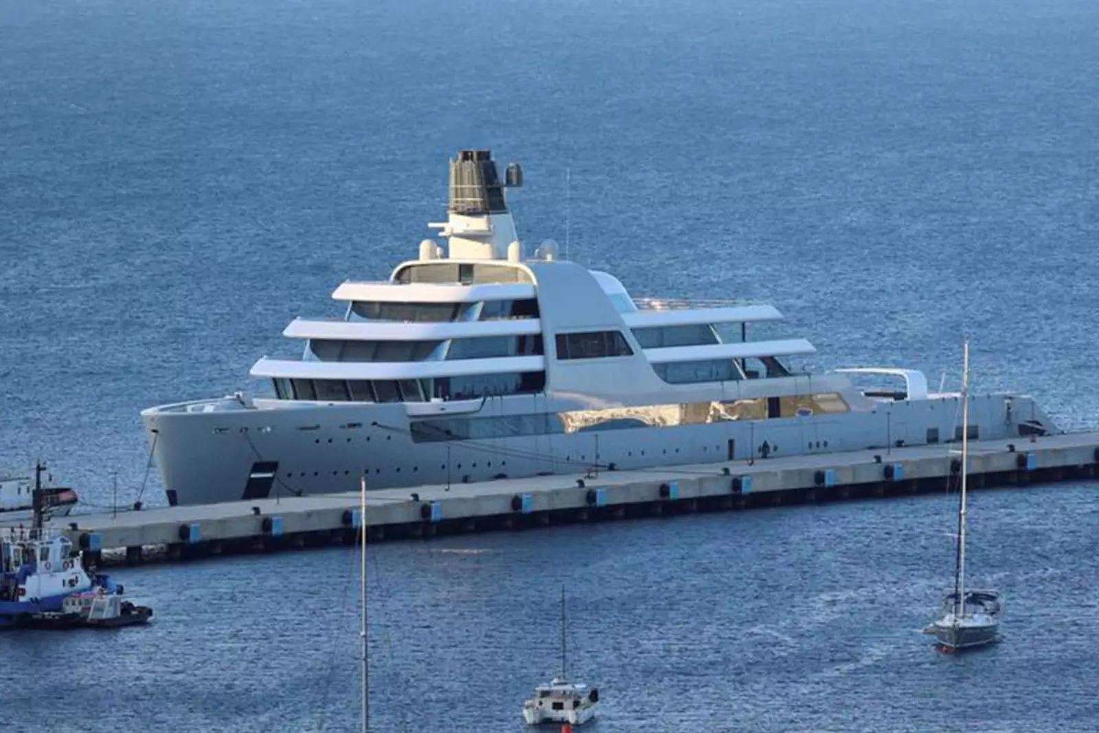 Другая яхта — Solaris Другая яхта — Solaris