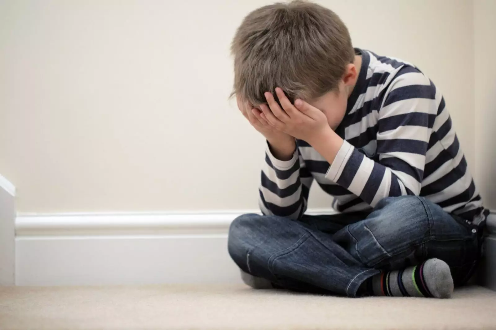 Критический стресс в детстве влияет на всю взрослую жизнь. Критический стресс в детстве влияет на всю взрослую жизнь.