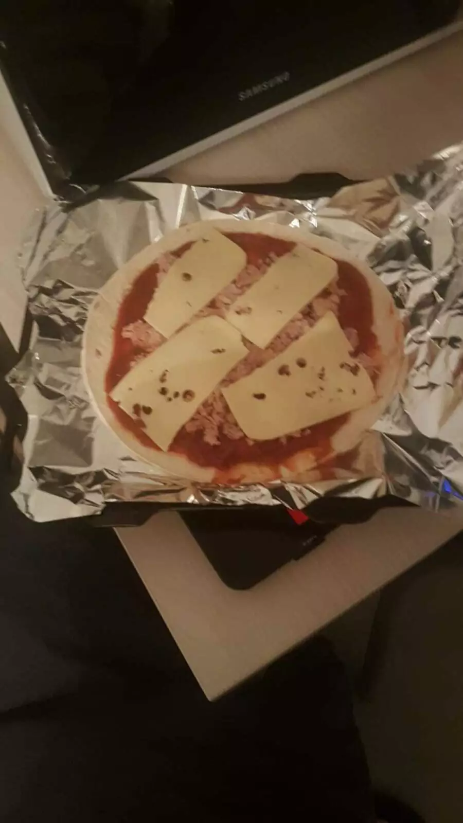 Что-то похожее на пиццу.
