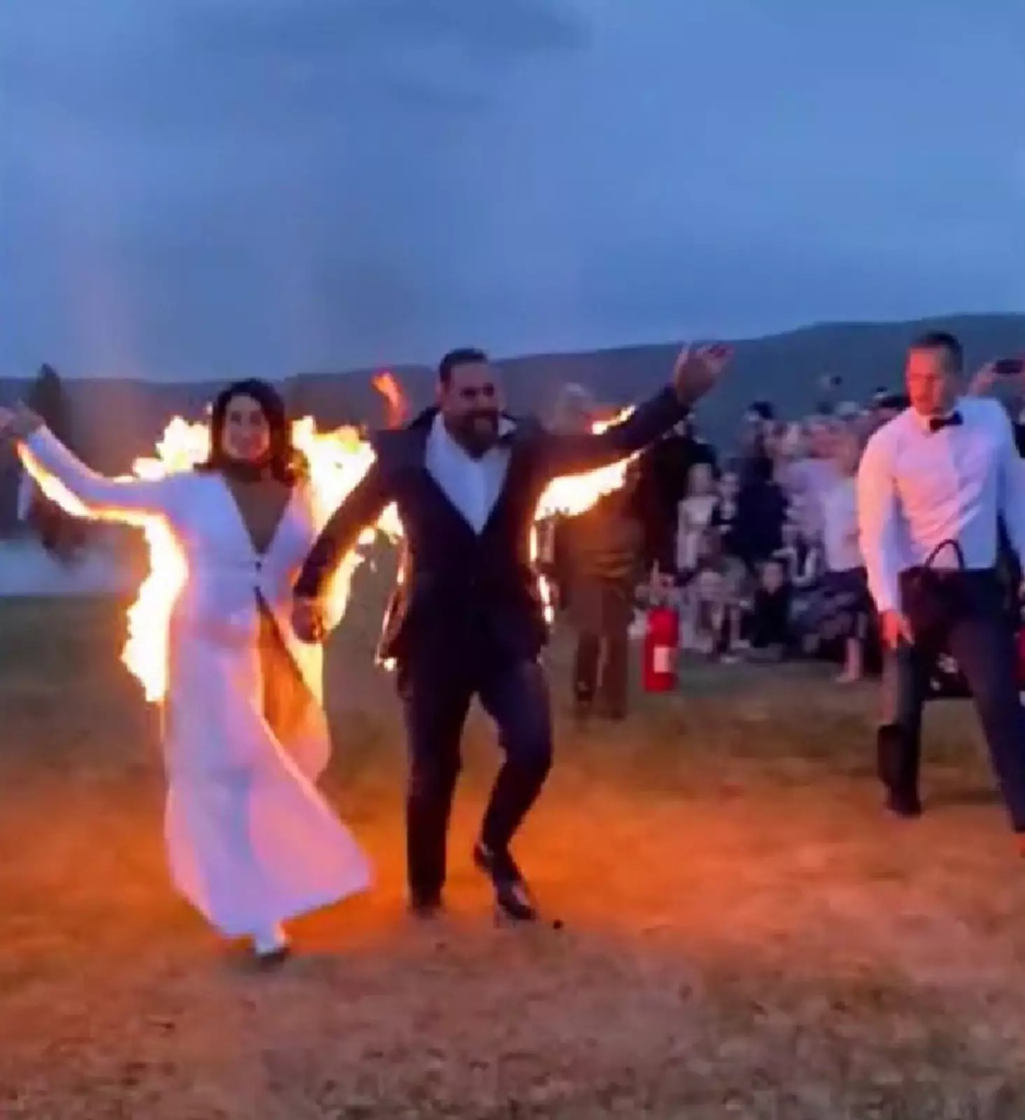 Когда свадьба действительно — огонь.