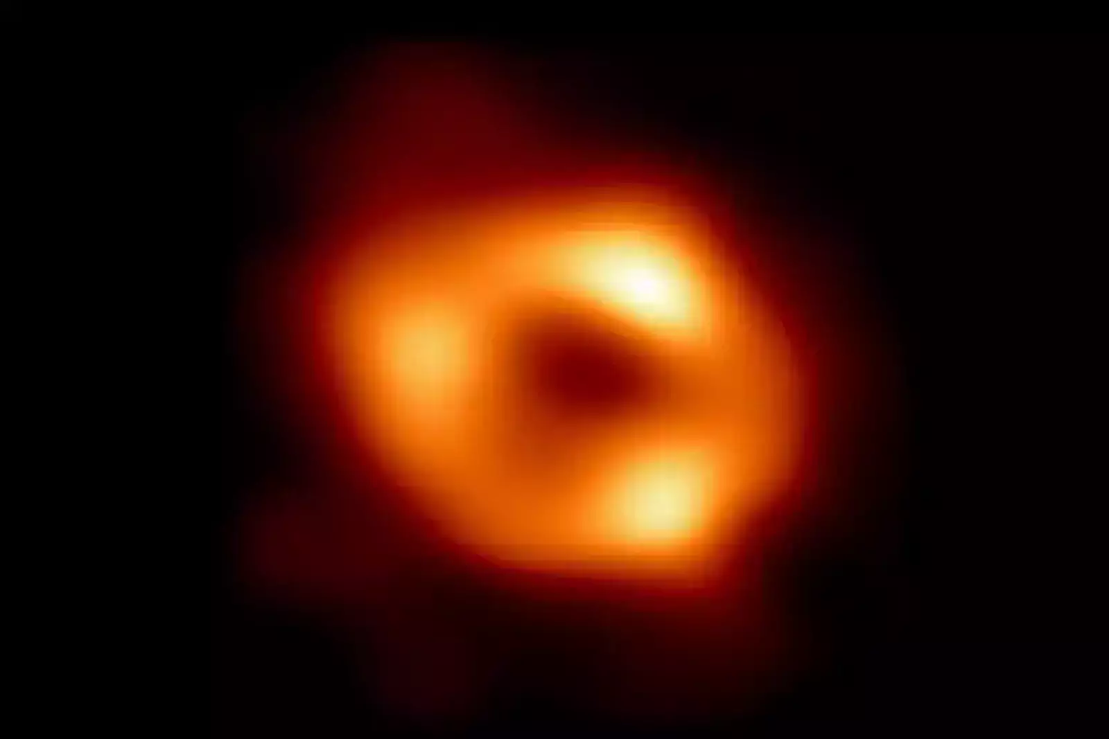 Снимок черной дыры Стрелец А*.