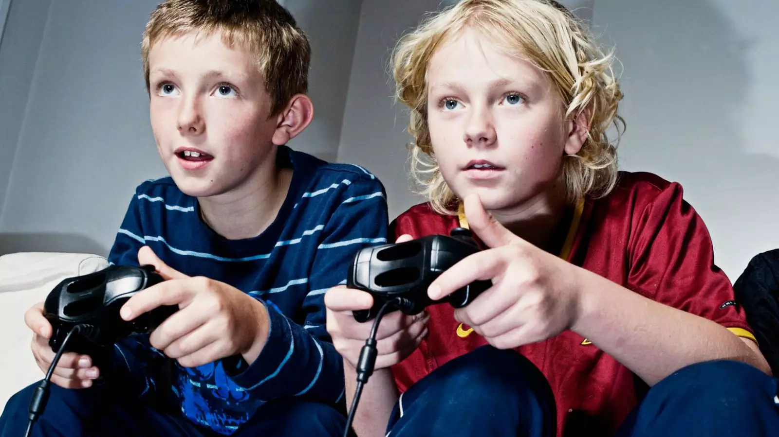 Дети, играющие в видеоигры хотя бы час в день, повышают свой интеллект быстрее сверстников.