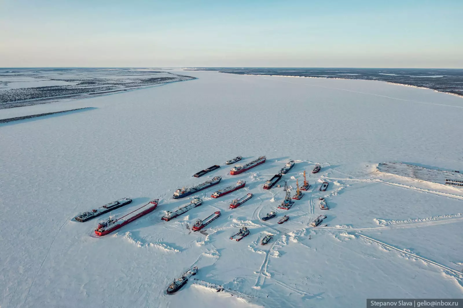 Хатанга таймыр. Хатанга речной порт. Поселок хатанга красноярский. Река хатанга. Хатанга таймыр.