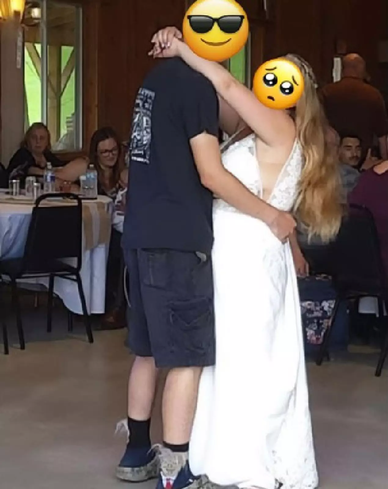 Жених выбрал отличный костюм для свадьбы. Жених выбрал отличный костюм для свадьбы.