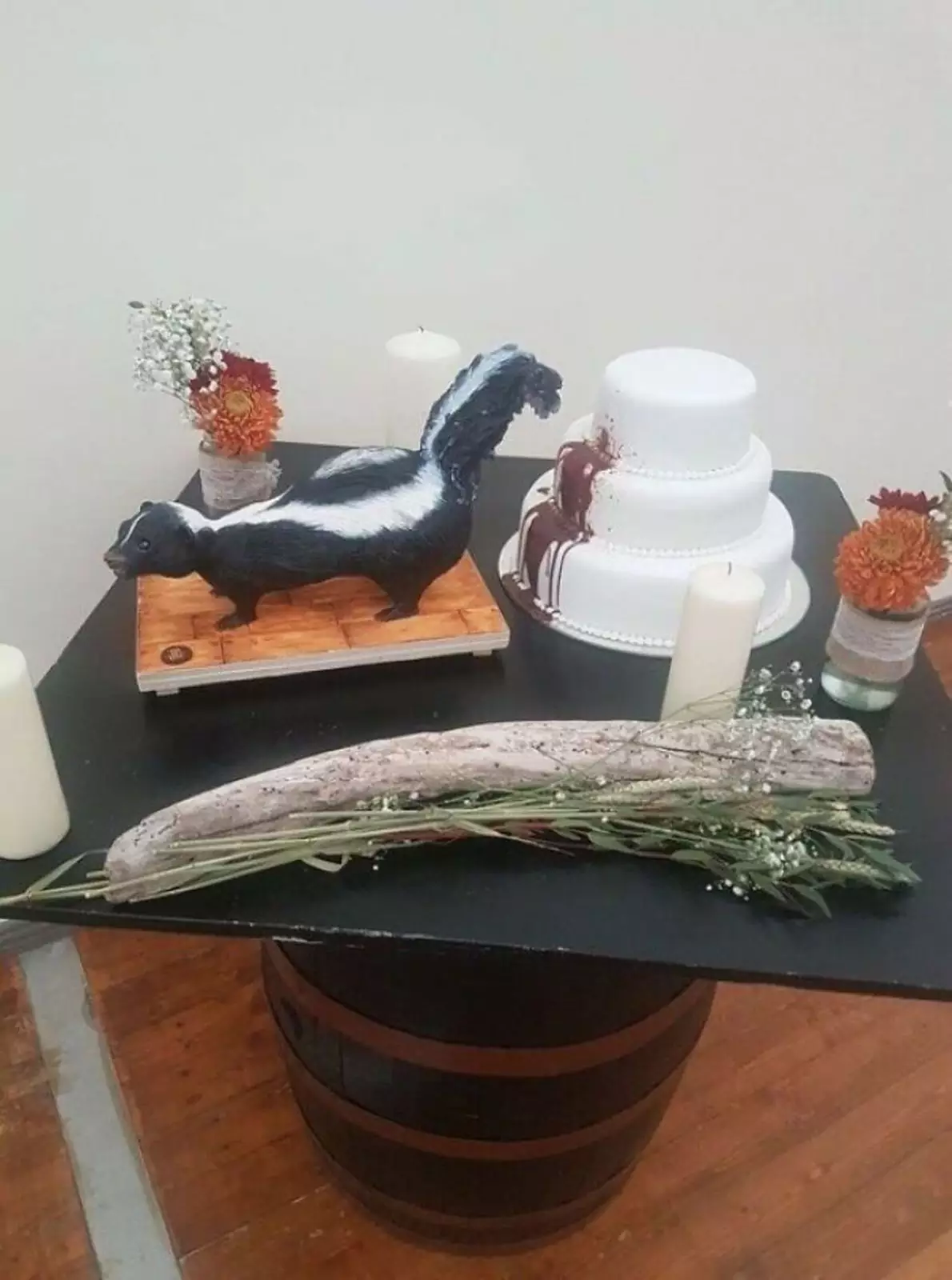 Потрясающий свадебный торт. Потрясающий свадебный торт.