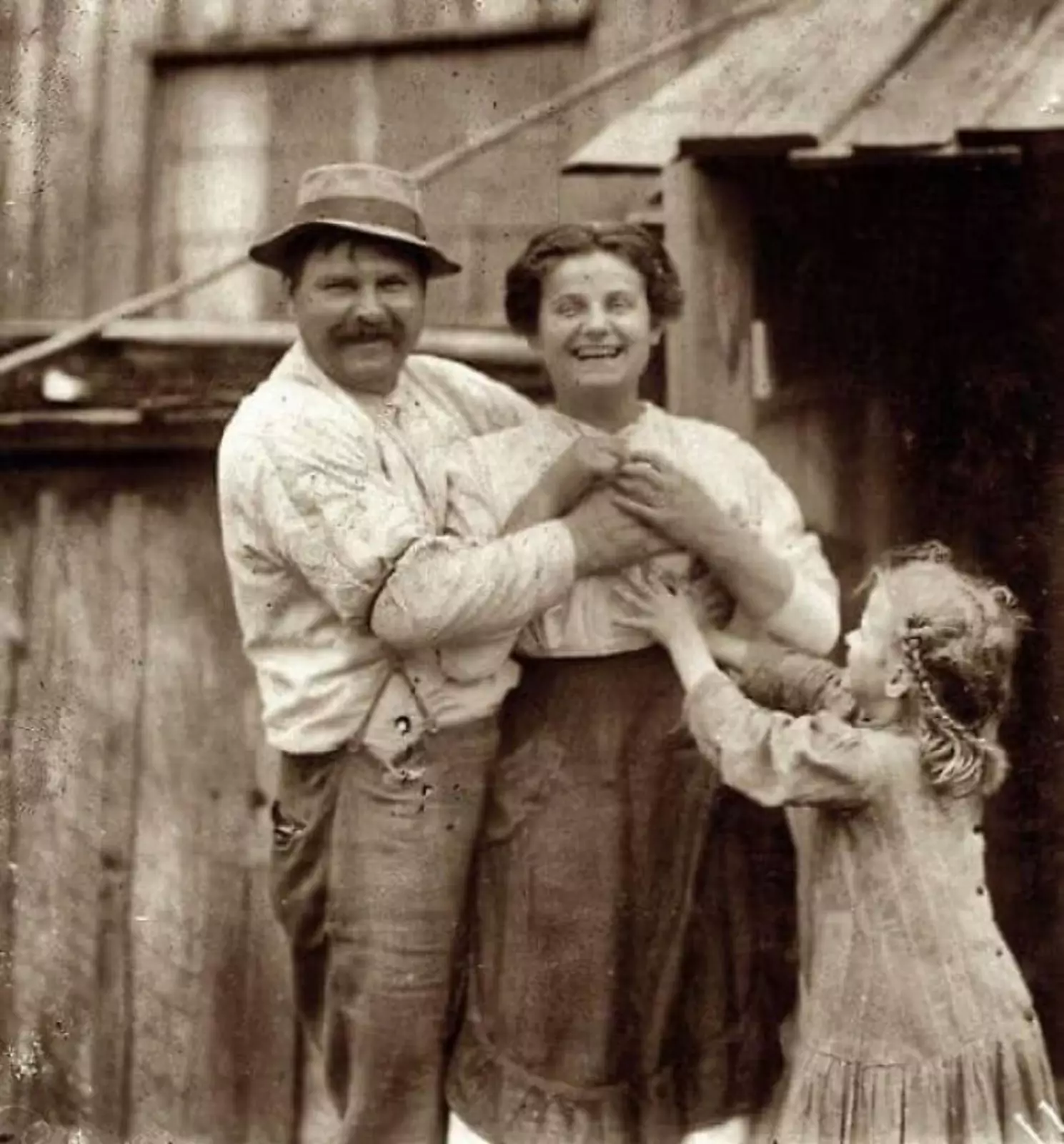 Старое фото семьи. Льюис Хайн фотографии семьи. Дети Америки в 1930. Старинные снимки. Старые семейные снимки.
