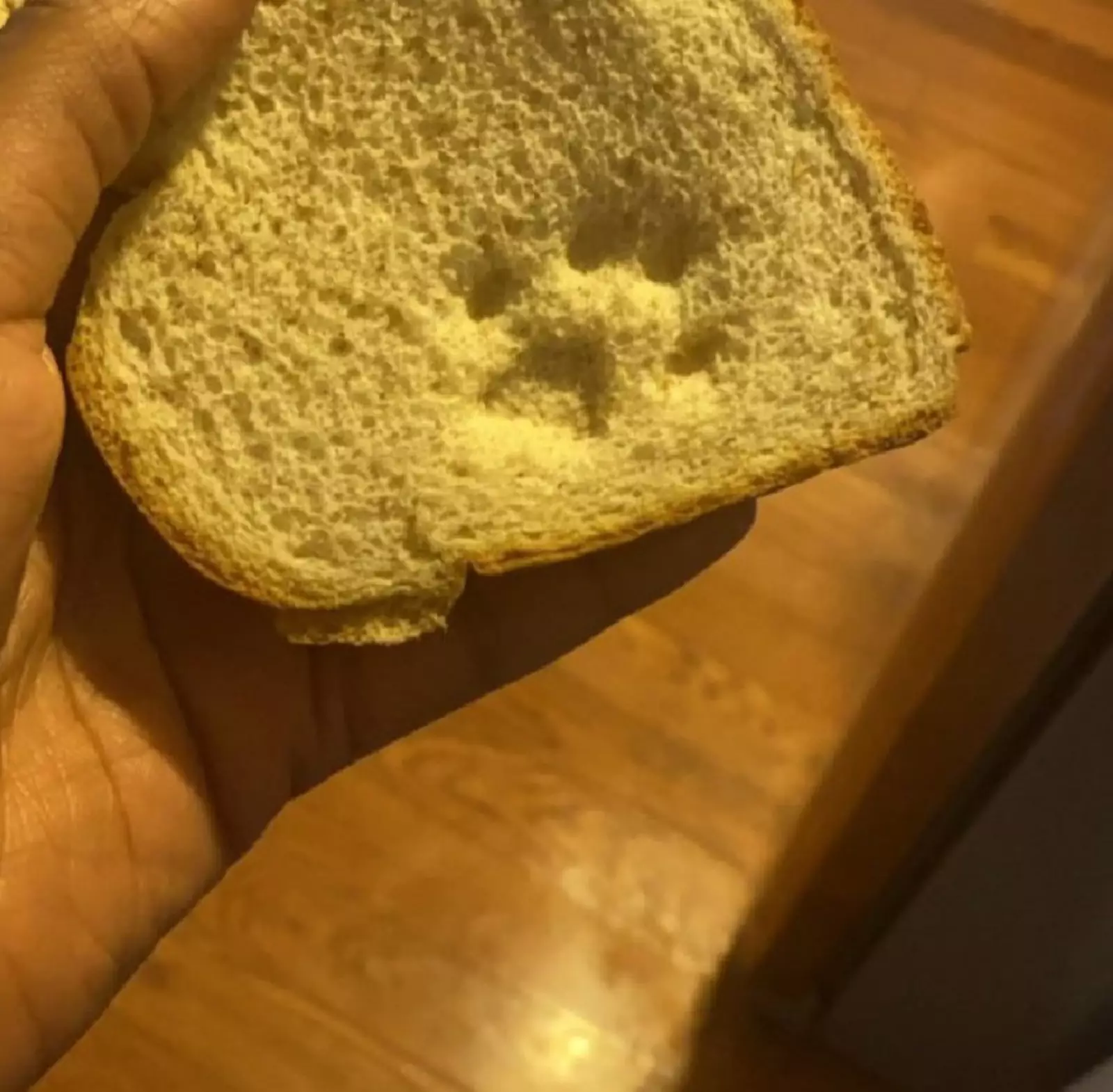 Кто-то забронировал себе кусок хлеба.