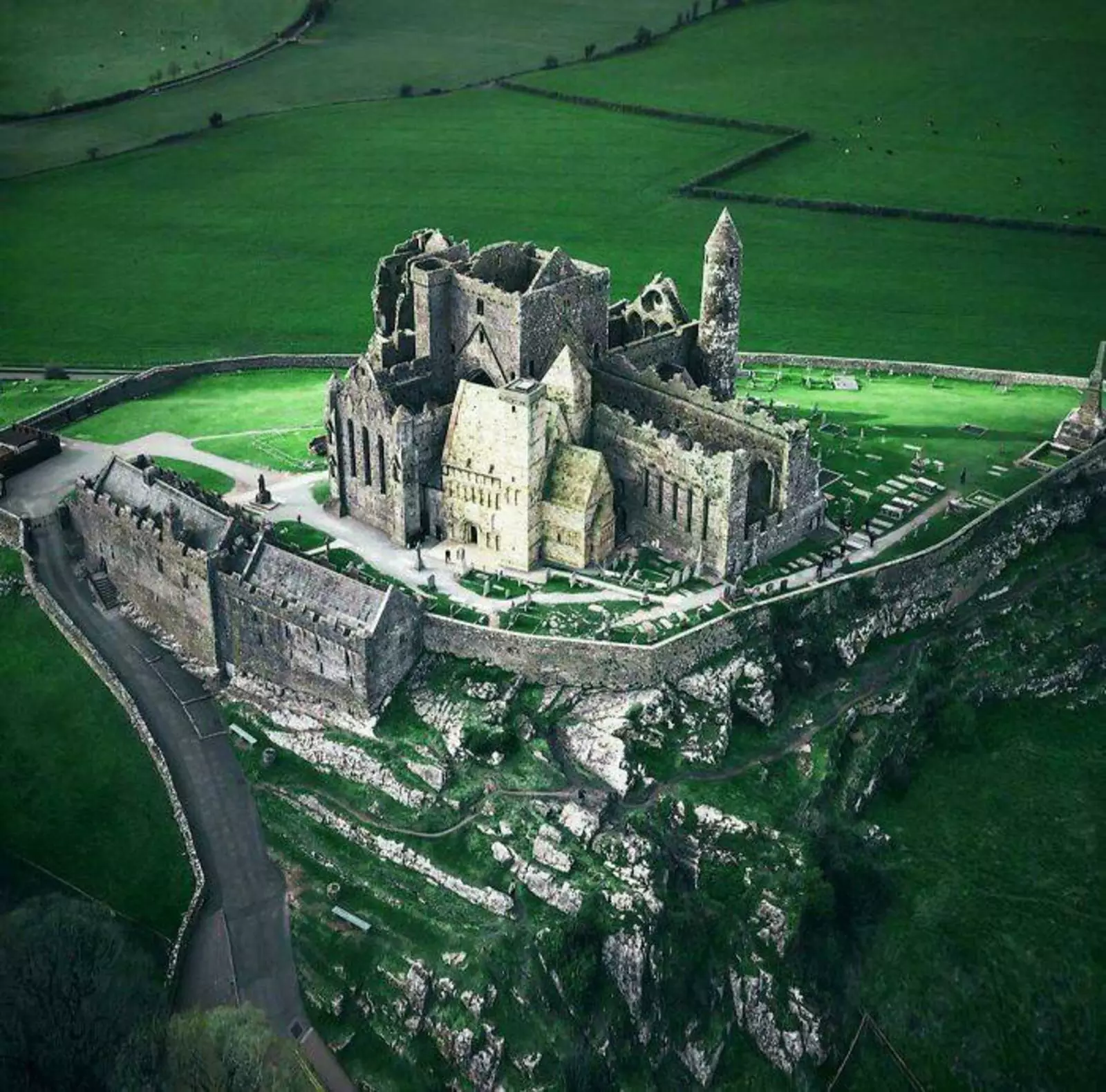 Добавьте и этот замок в причины посетить Ирландию.