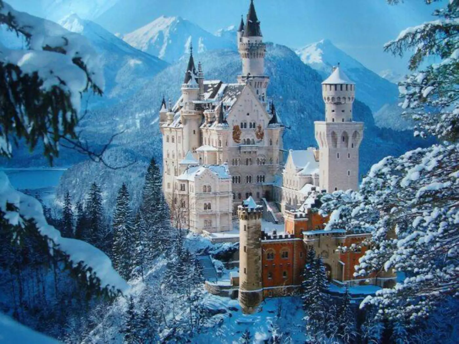 Известный замок Нойшвайнтайн, находящийся в Германии.