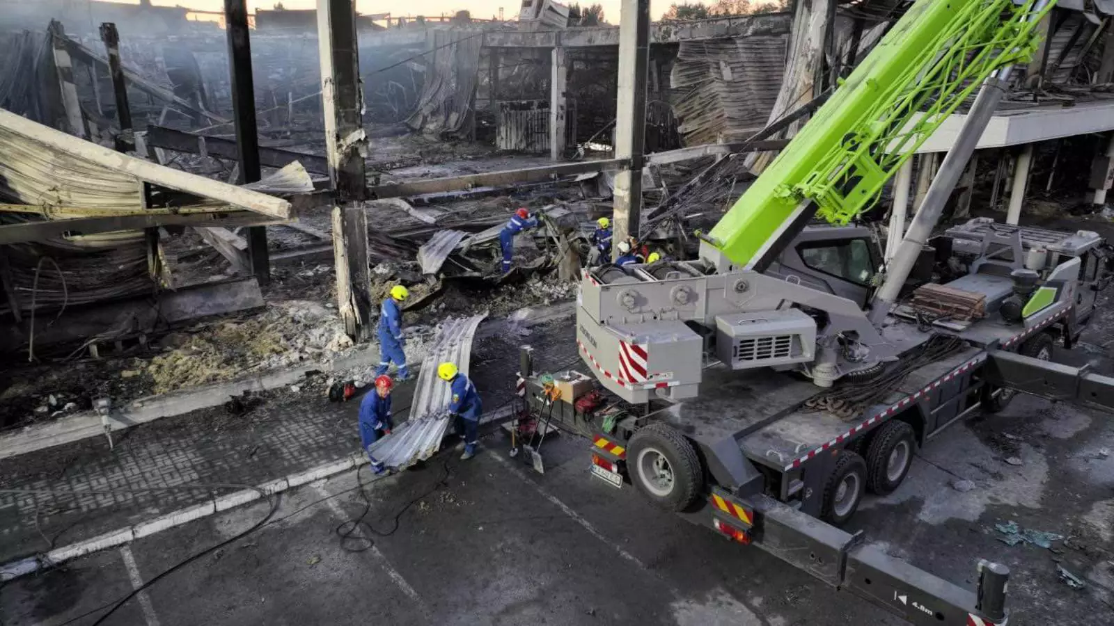 Последствия пожара в торговом центре в Кременчуге.