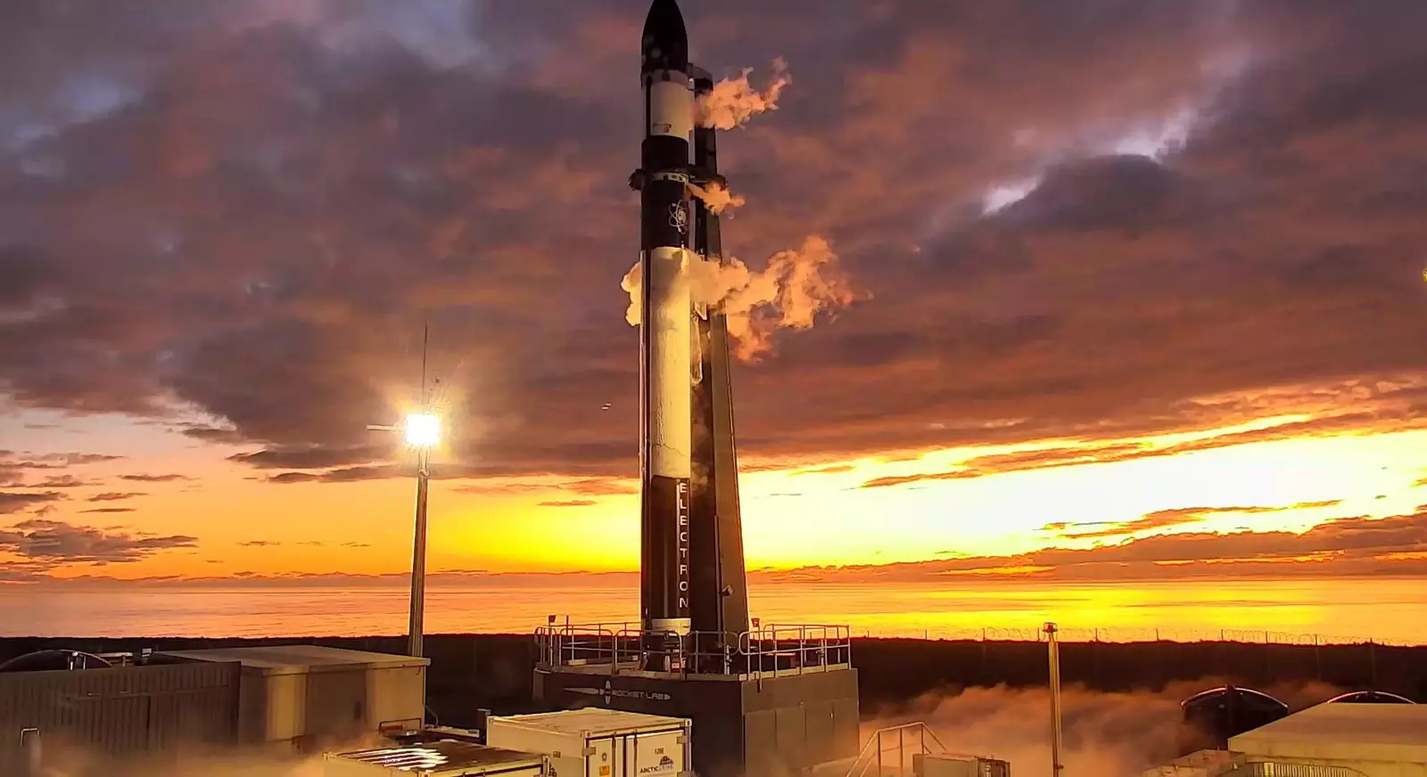 Американская компания Rocket Lab отправила в космос спутник CAPSTONE на своей ракете Electron. 