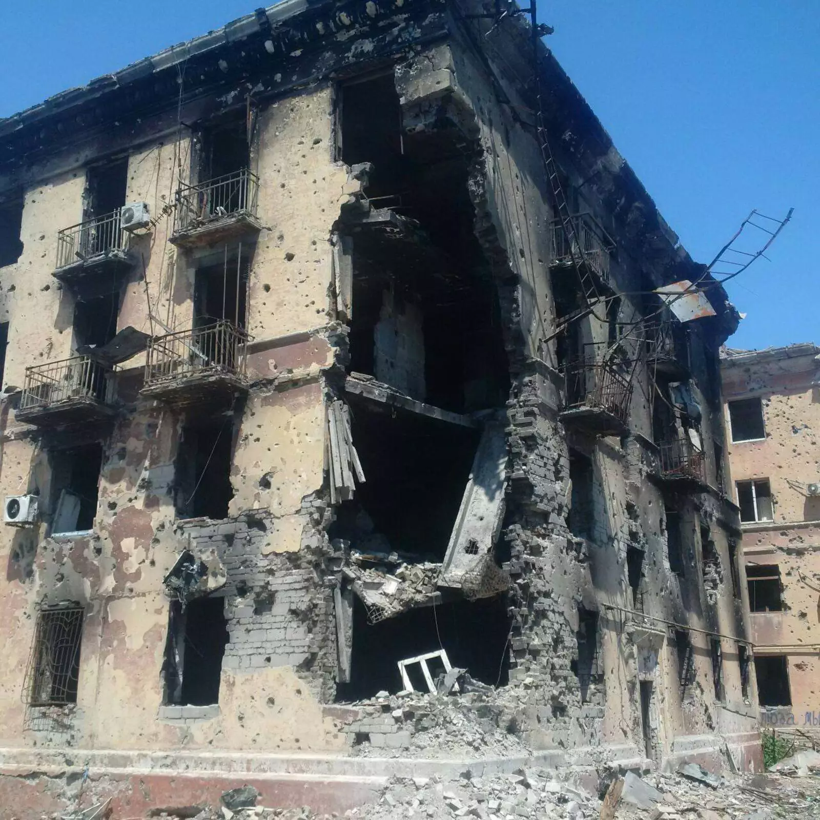 Разрушенный Мариуполь Разрушенный Мариуполь