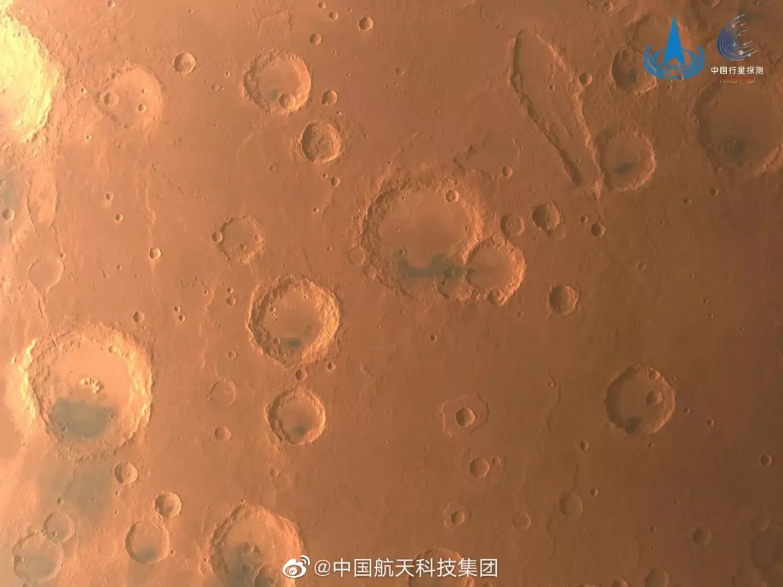Изображение кратера Марса «Аравийское нагорье».