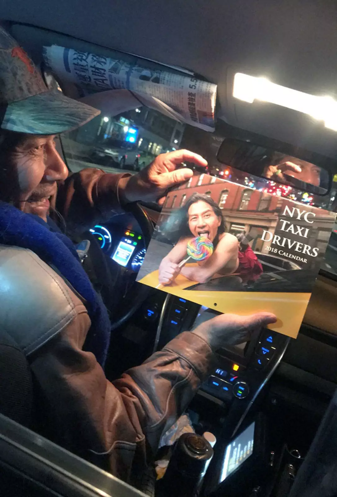 «Мой водитель такси был так взволнован, когда рассказывал мне, что его фото появилось на календаре. Я сказал ему, что покажу это как можно большему количеству людей».