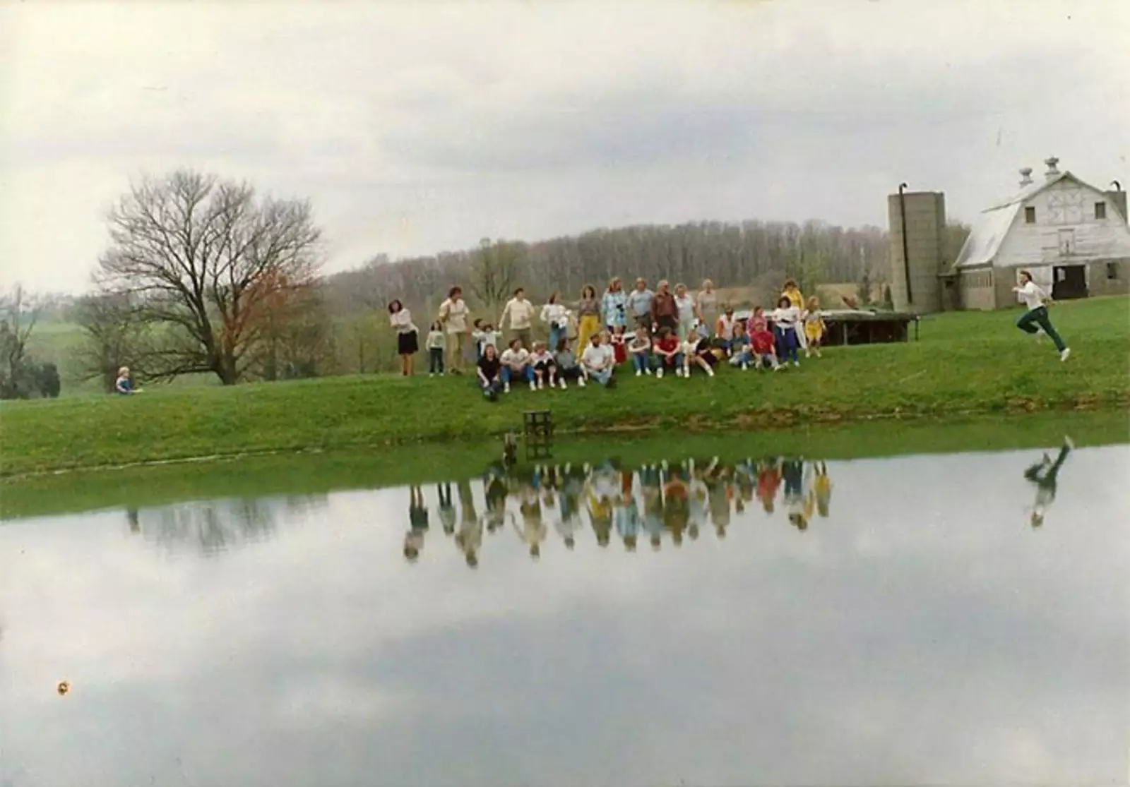 «Моя самая любимая фотография моего отца. Он установил слишком мало времени на таймере камеры».