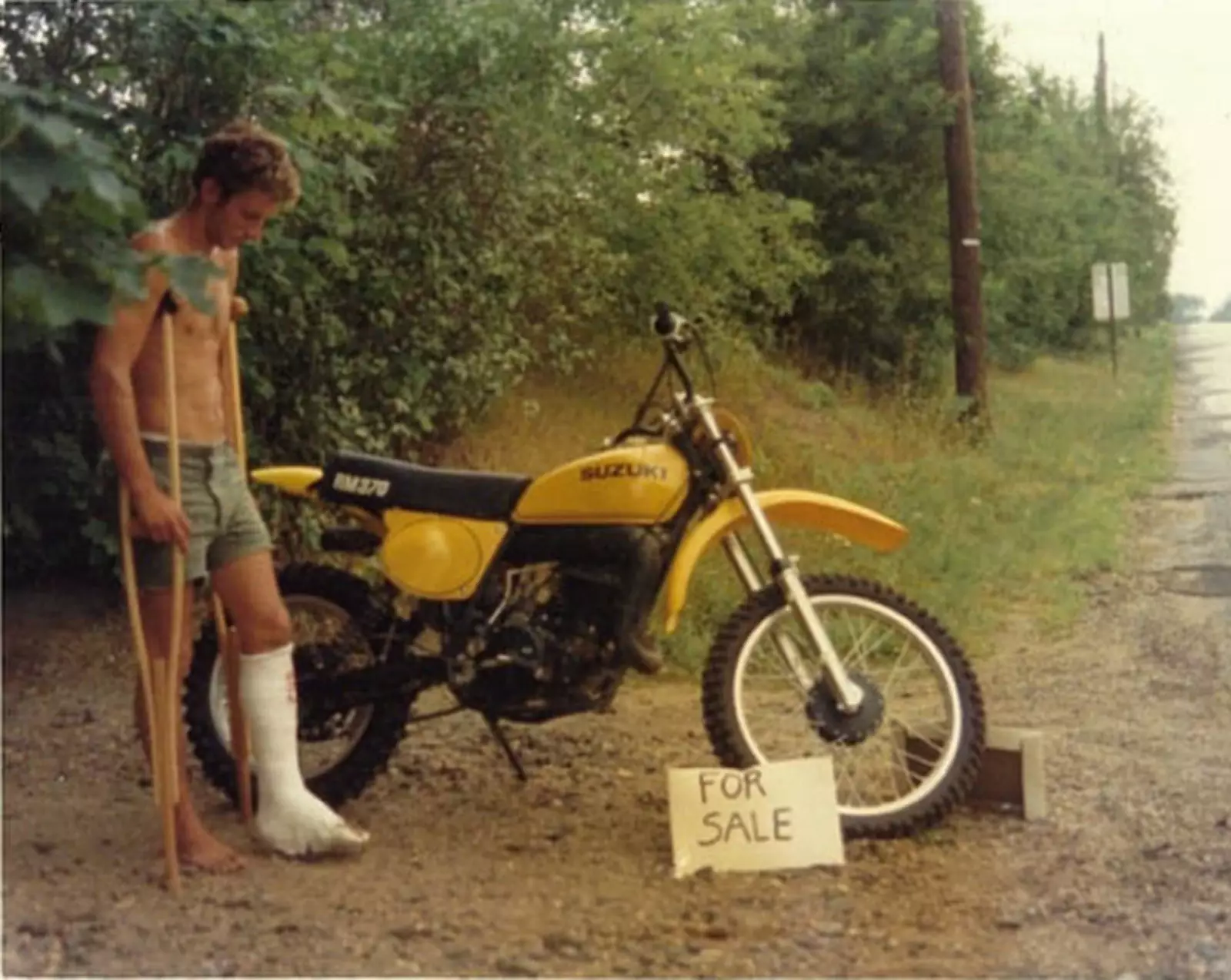 «Нашел эту старую фотографию моего отца, сделанную еще в 1976 году. Мне кажется, этот снимок рассказывает очень печальную историю».