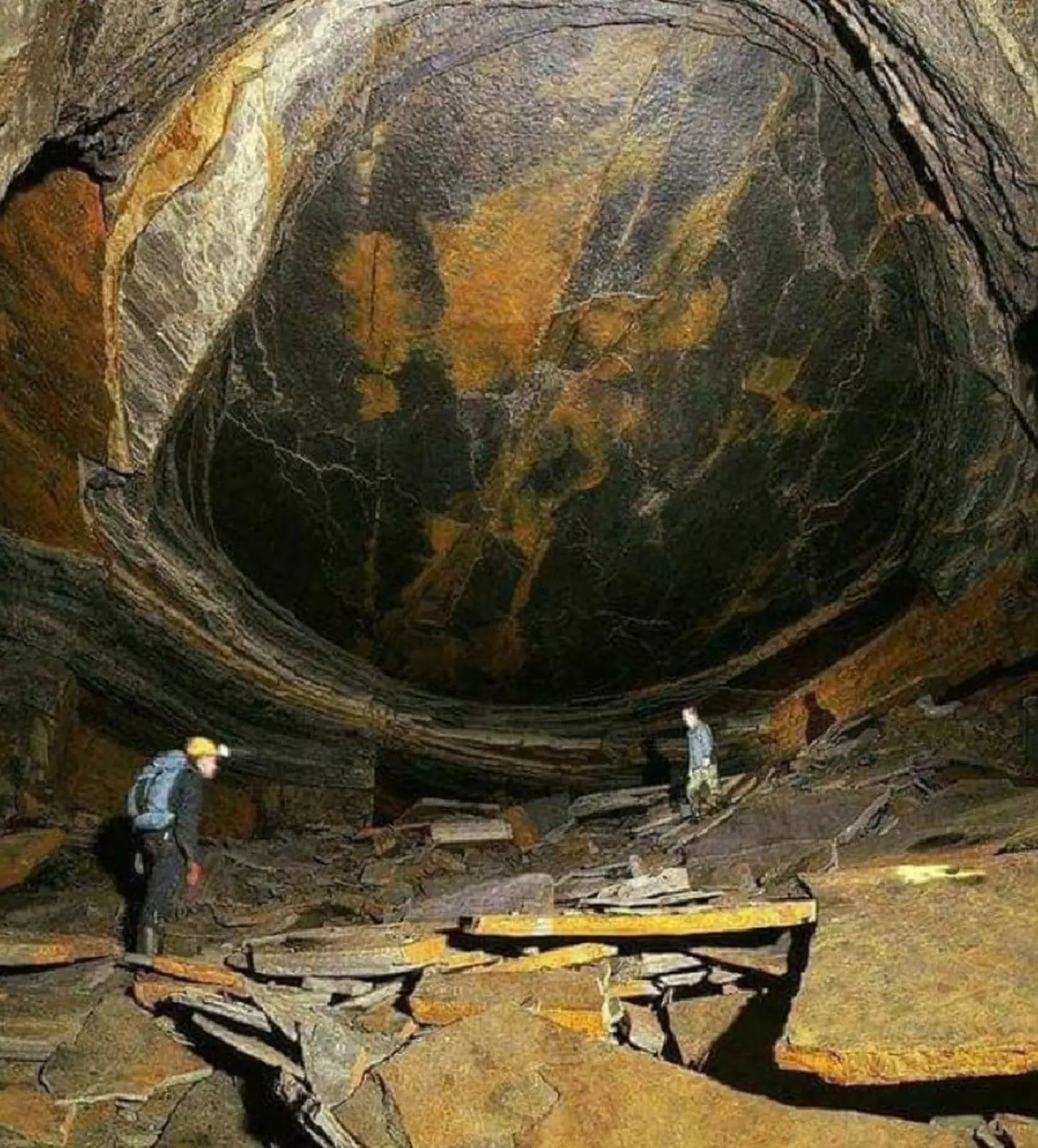 Stone mining. Каменный рудник глаз дракона в Ланкашире , Великобритании. Глаз дракона Ланкаширская шахта. Каменный рудник глаз дракона в Великобритании. Глаз дракона в угольной шахте Ланкашир.