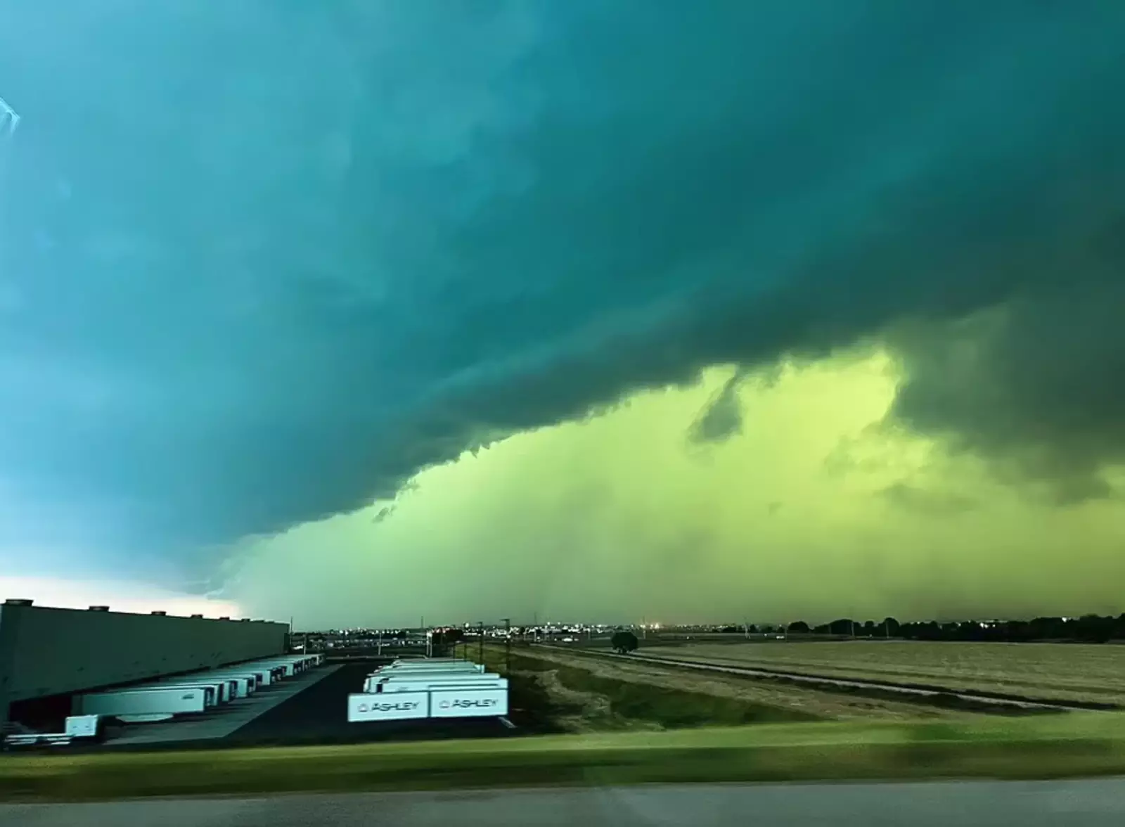 Шторм пронёсся по всему Среднему Западу.