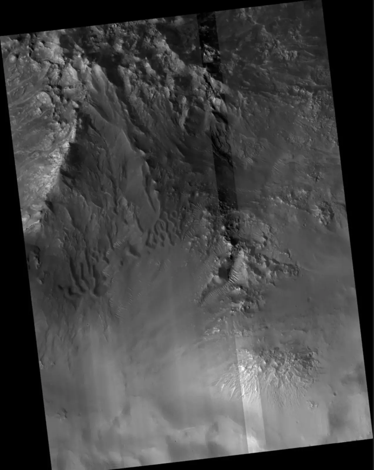 Подножие крупного пика Марса.