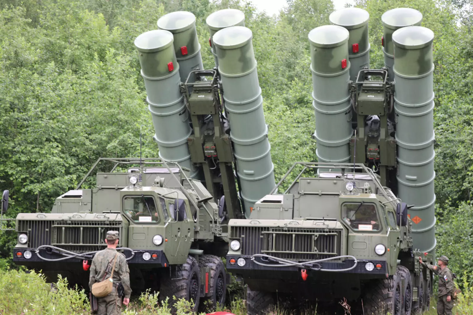 Зенитно-ракетные системы противовоздушной обороны С-400 «Триумф». 