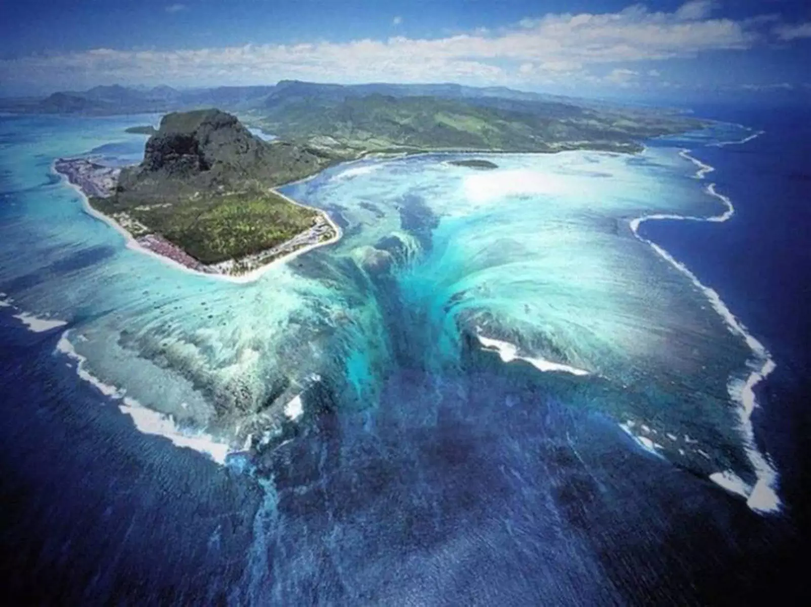 Подводный водопад, остров Маврикий.