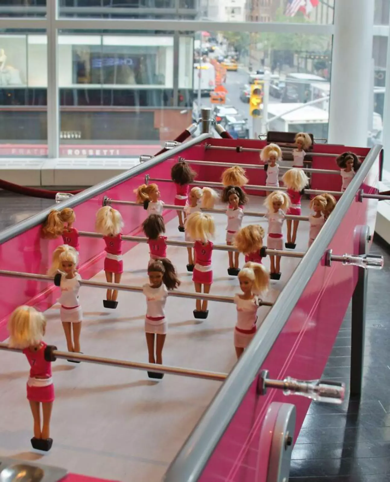 Настольный футбол с куклами. Настольный футбол с куклами.