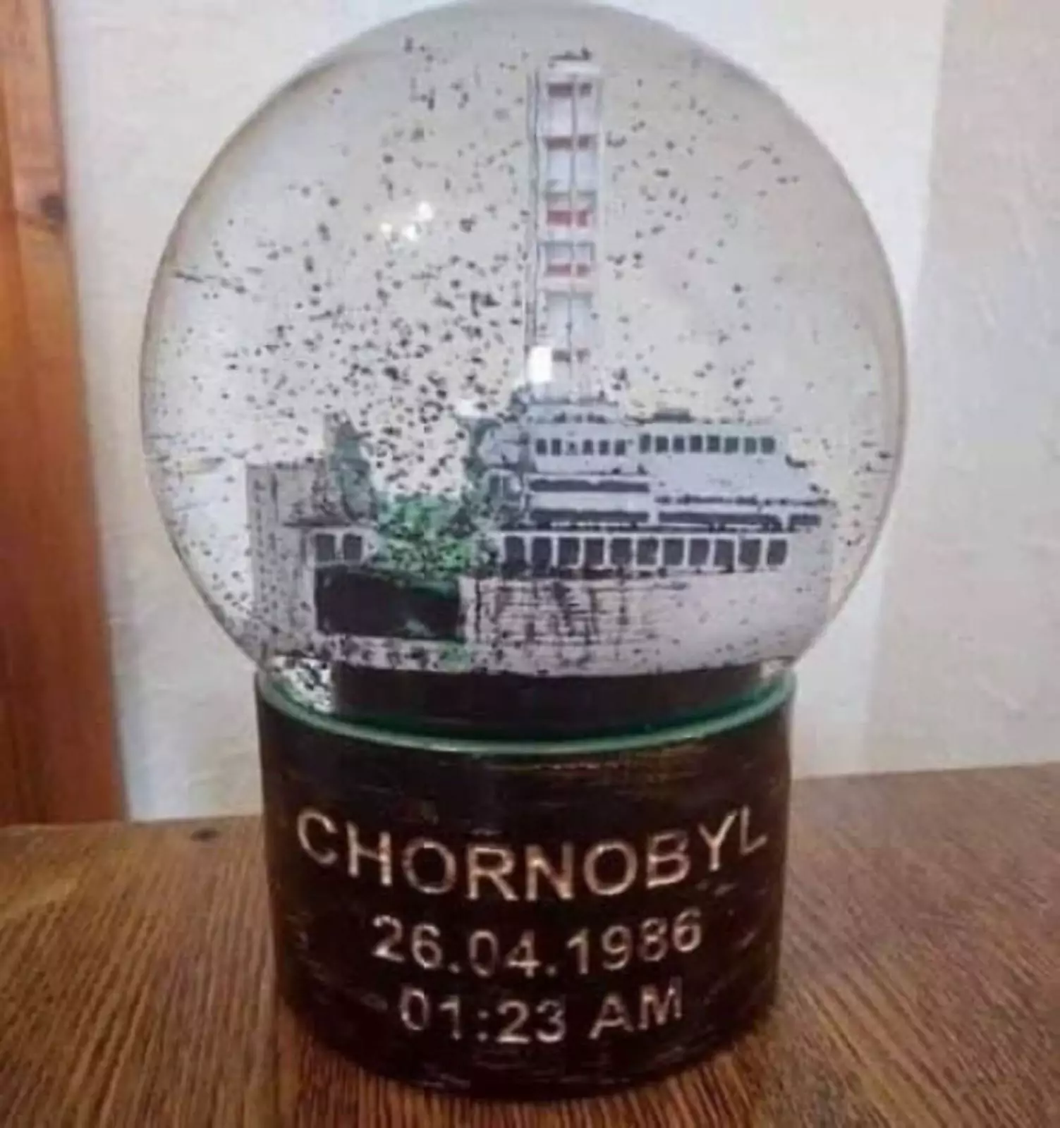 Снежный шар с Чернобыльской АЭС.